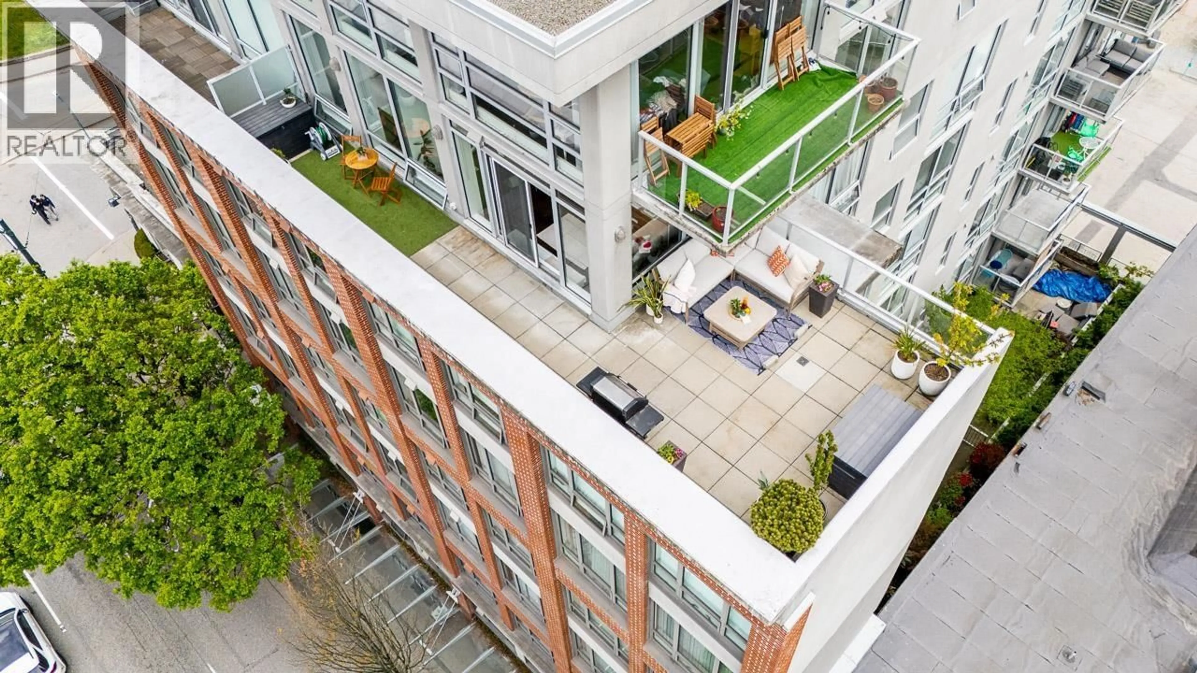 A pic from outside/outdoor area/front of a property/back of a property/a pic from drone, city buildings view from balcony for 804 - 919 STATION STREET, Vancouver British Columbia V6A4L9