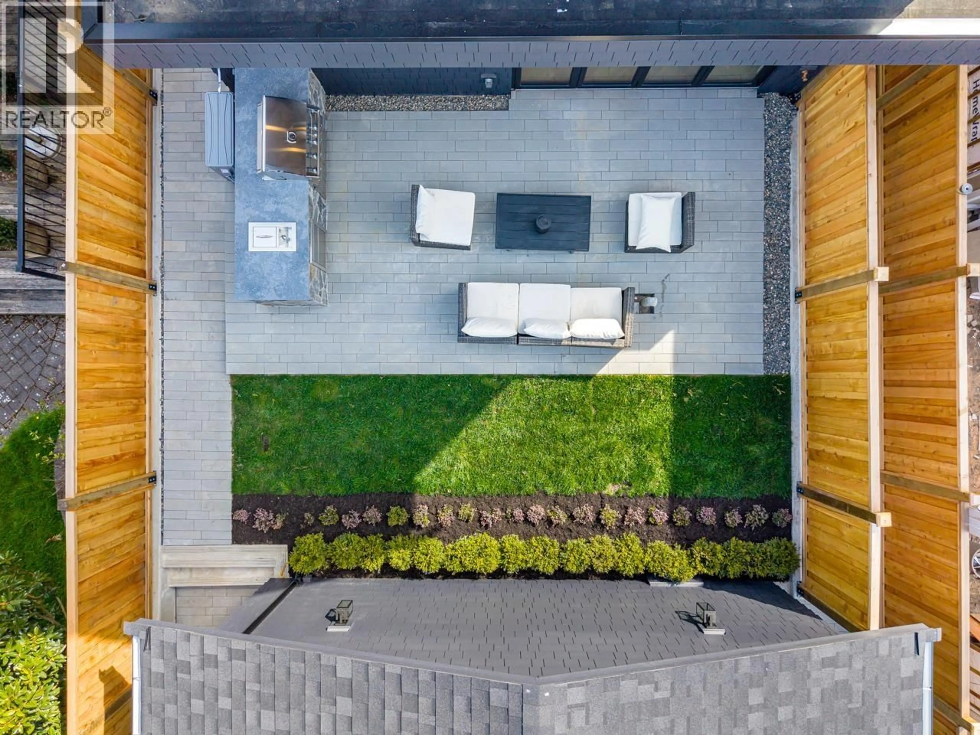 Contemporary bathroom, ceramic/tile floor for 2 - 3345 13TH AVENUE, Vancouver British Columbia V6R2R8