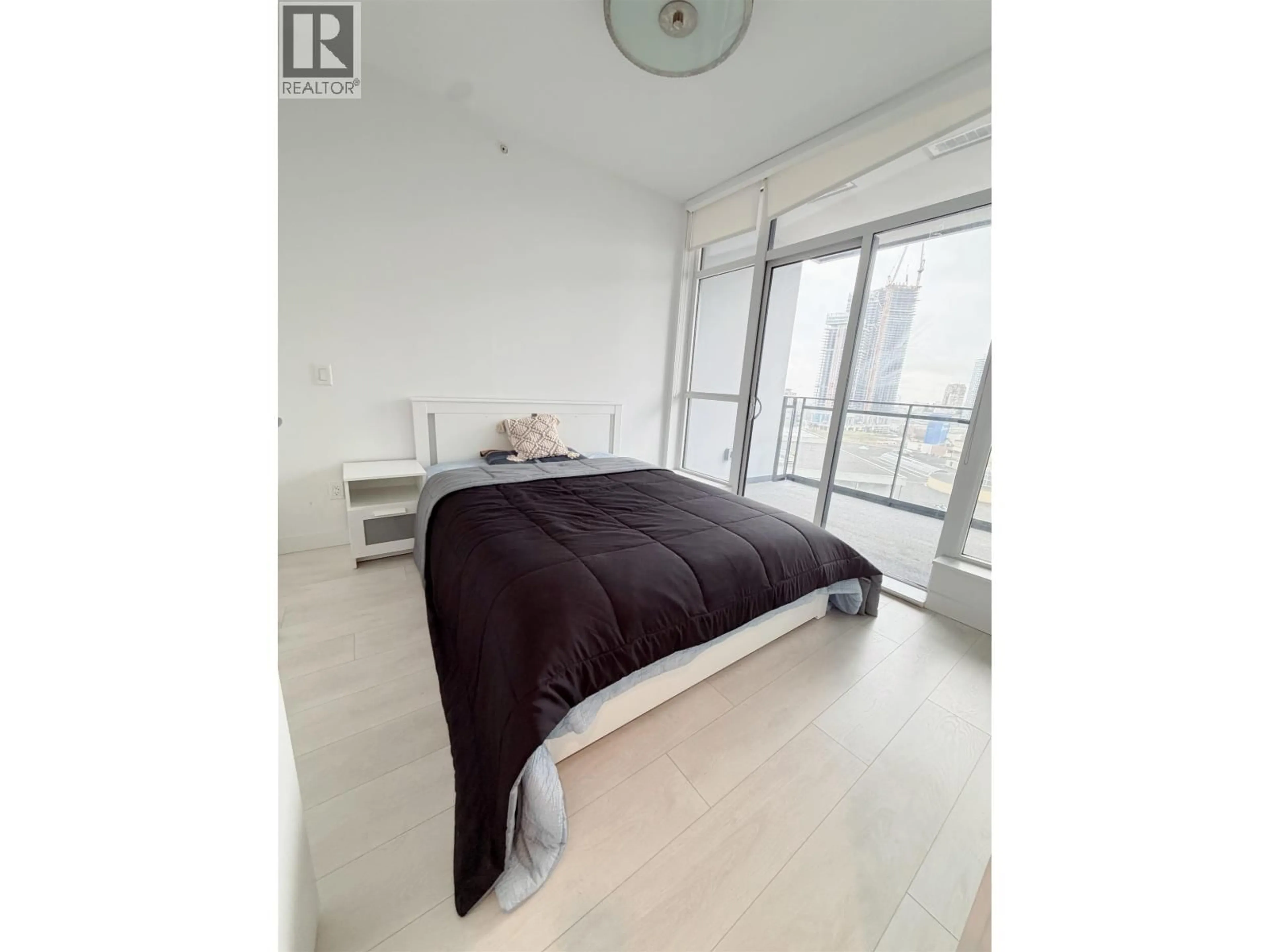 Bedroom with bed, unknown for 1611 - 6098 STATION STREET, Burnaby British Columbia V5H0H4