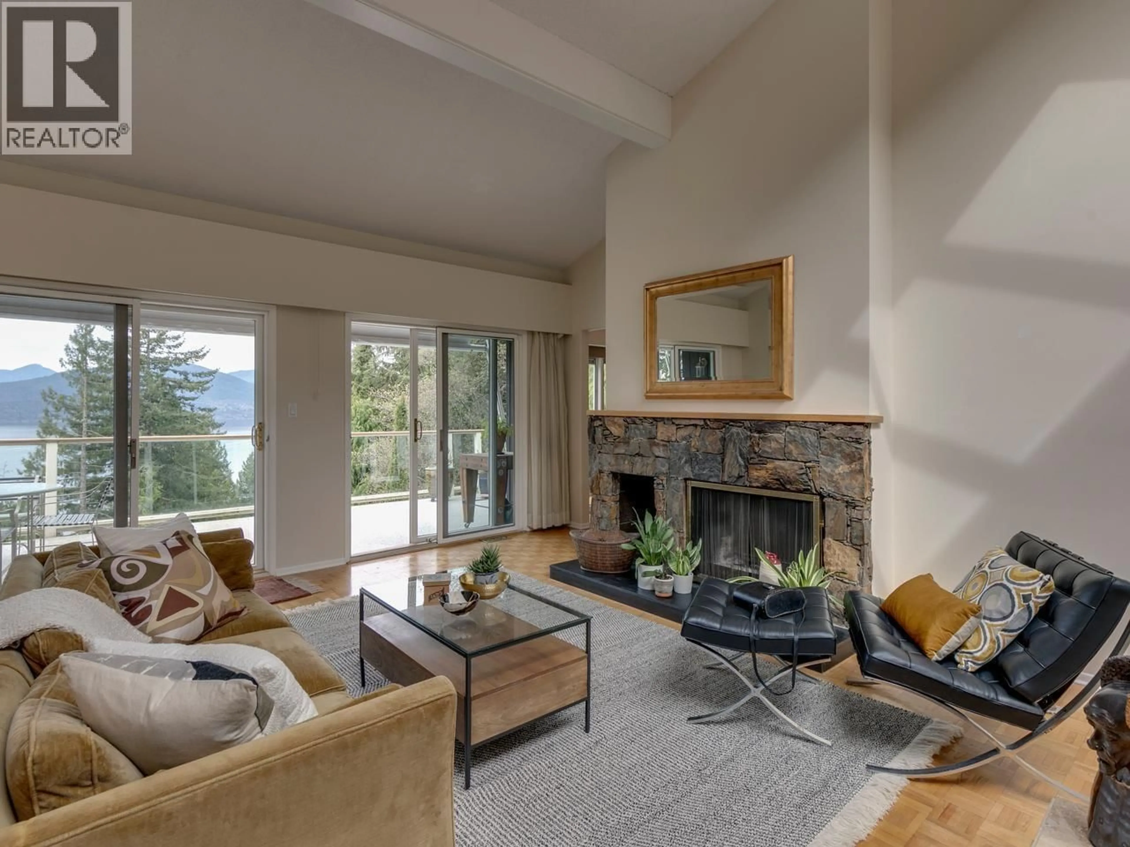 Living room with furniture, unknown for 110 OCEANVIEW PLACE, Lions Bay British Columbia V0N2E0