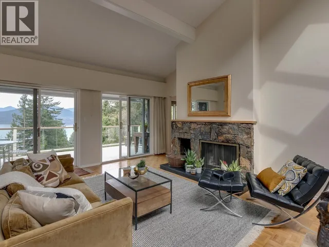 110 OCEANVIEW PLACE, Lions Bay 2