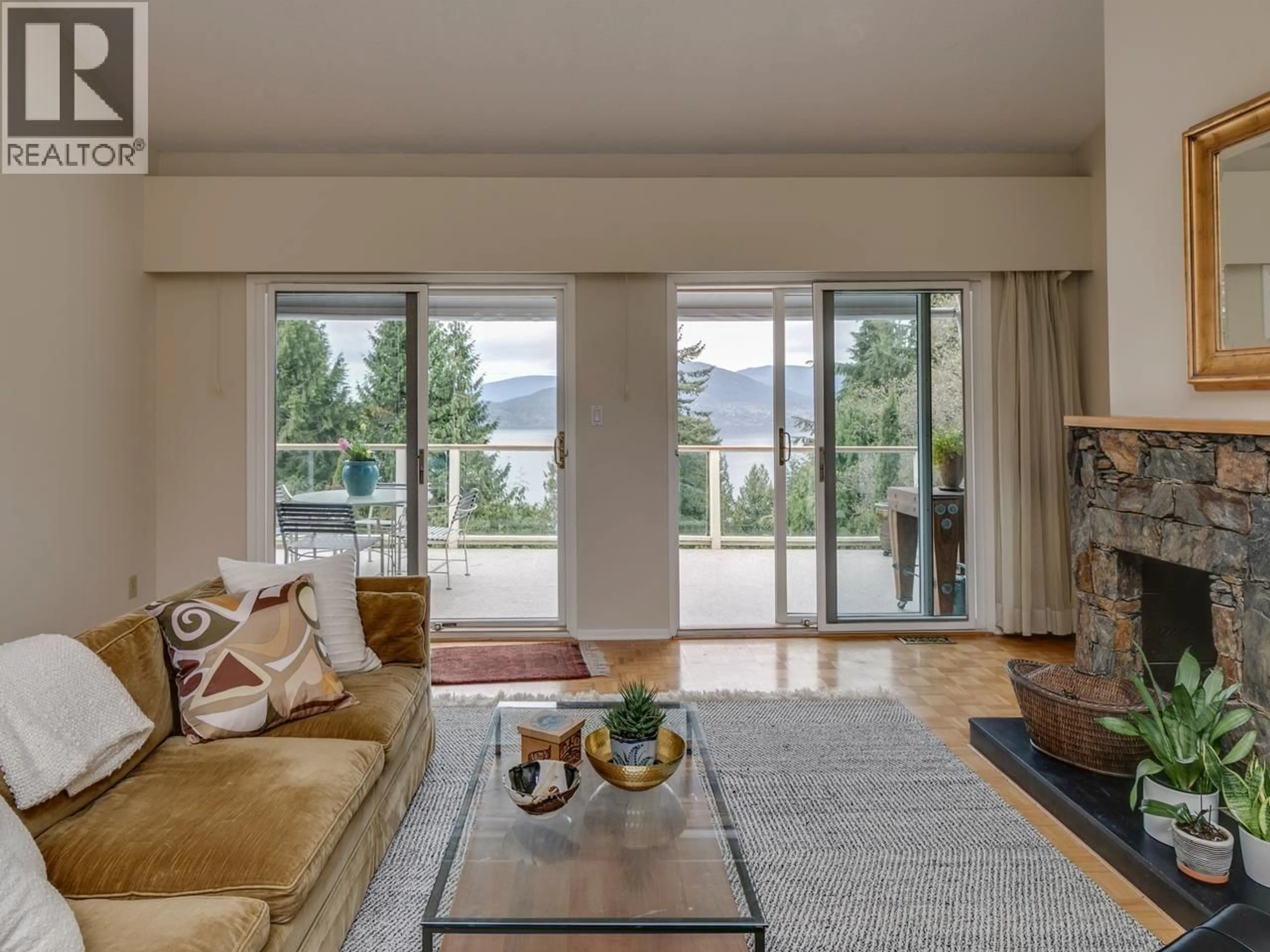 Living room with furniture, unknown for 110 OCEANVIEW PLACE, Lions Bay British Columbia V0N2E0