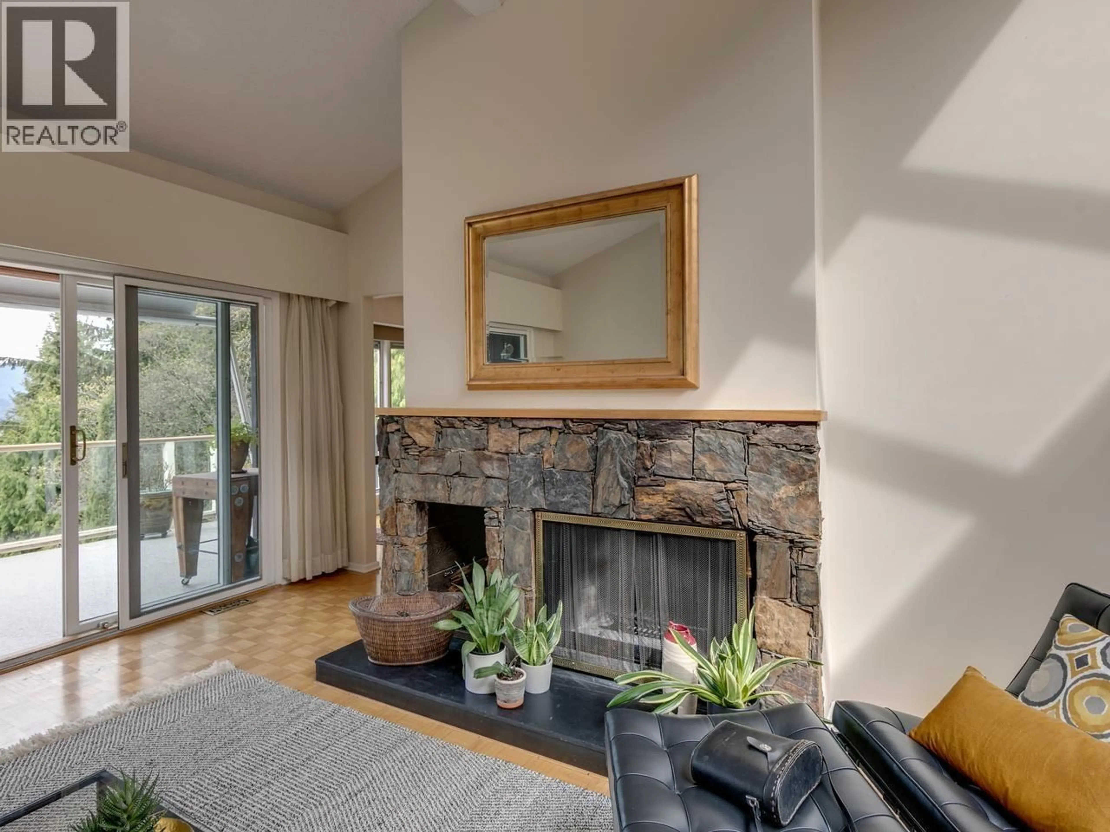 Living room with furniture, unknown for 110 OCEANVIEW PLACE, Lions Bay British Columbia V0N2E0