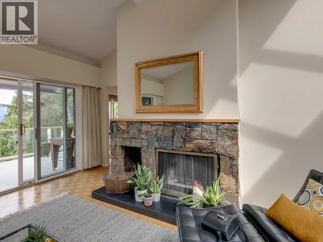 110 OCEANVIEW PLACE, Lions Bay 4