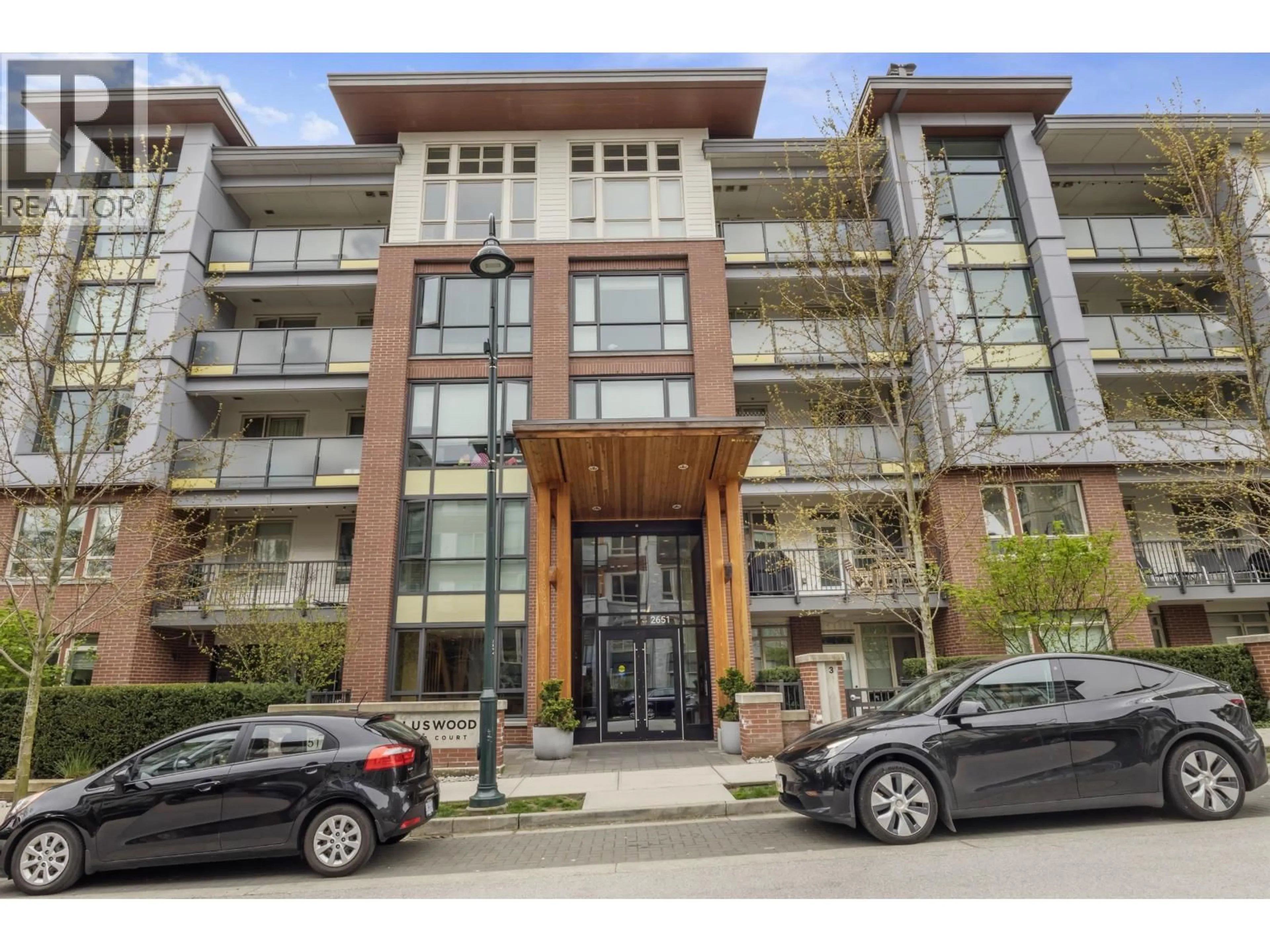 Indoor foyer for 418 - 2651 LIBRARY LANE, North Vancouver British Columbia V7J0C1