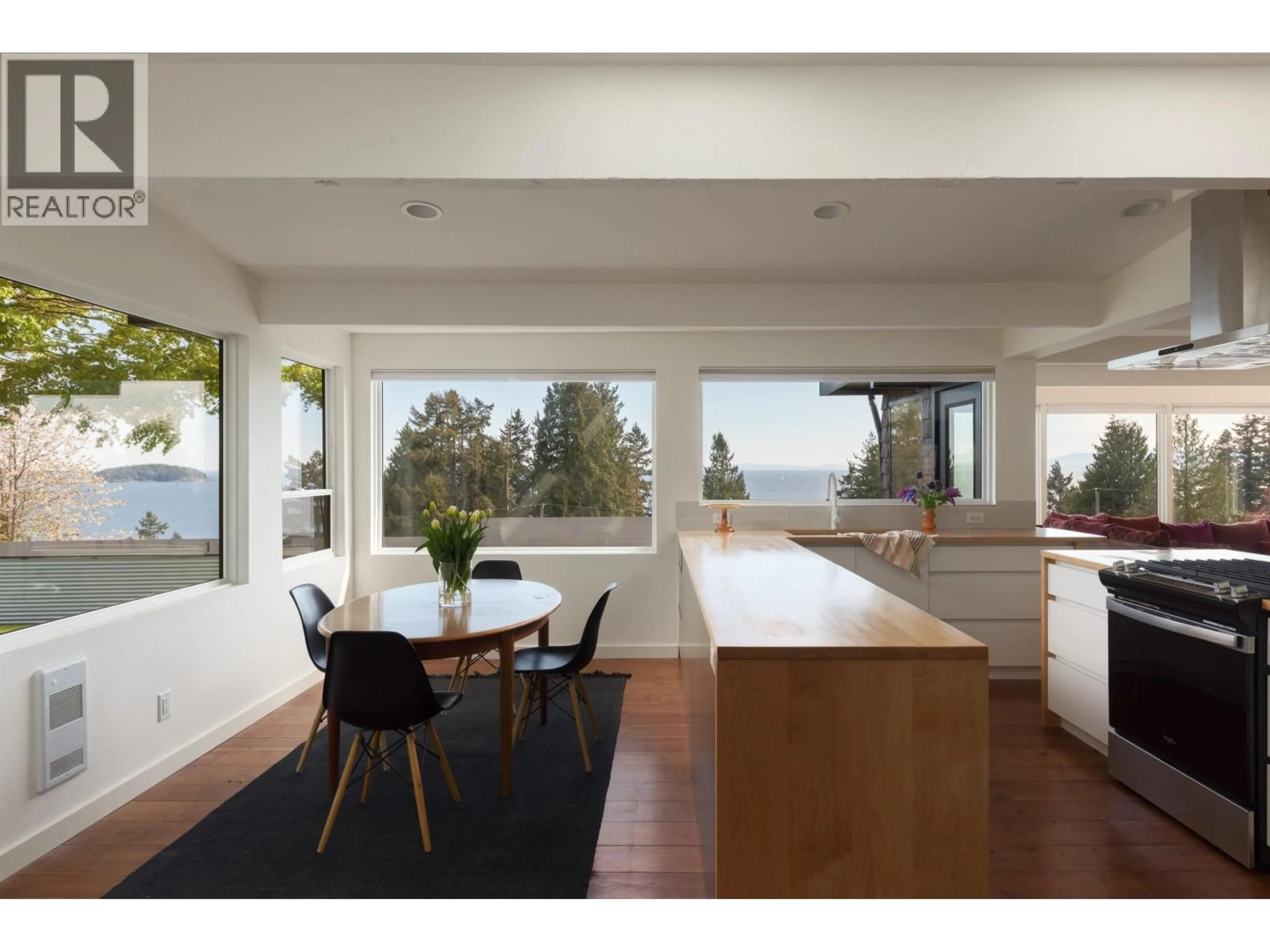 Open concept kitchen, unknown for 127 MAHAN ROAD, Gibsons British Columbia V0N1V3