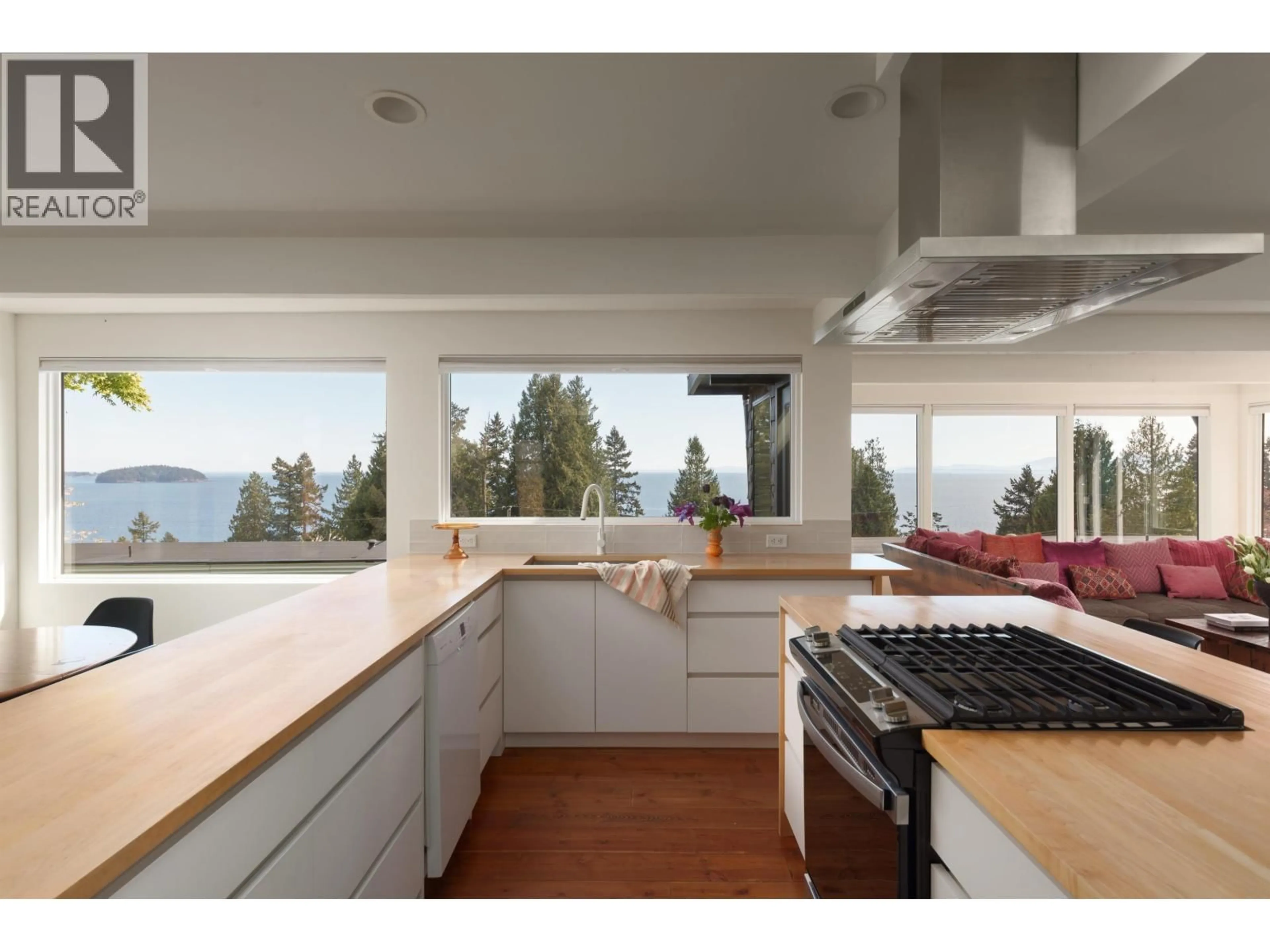 Open concept kitchen, unknown for 127 MAHAN ROAD, Gibsons British Columbia V0N1V3