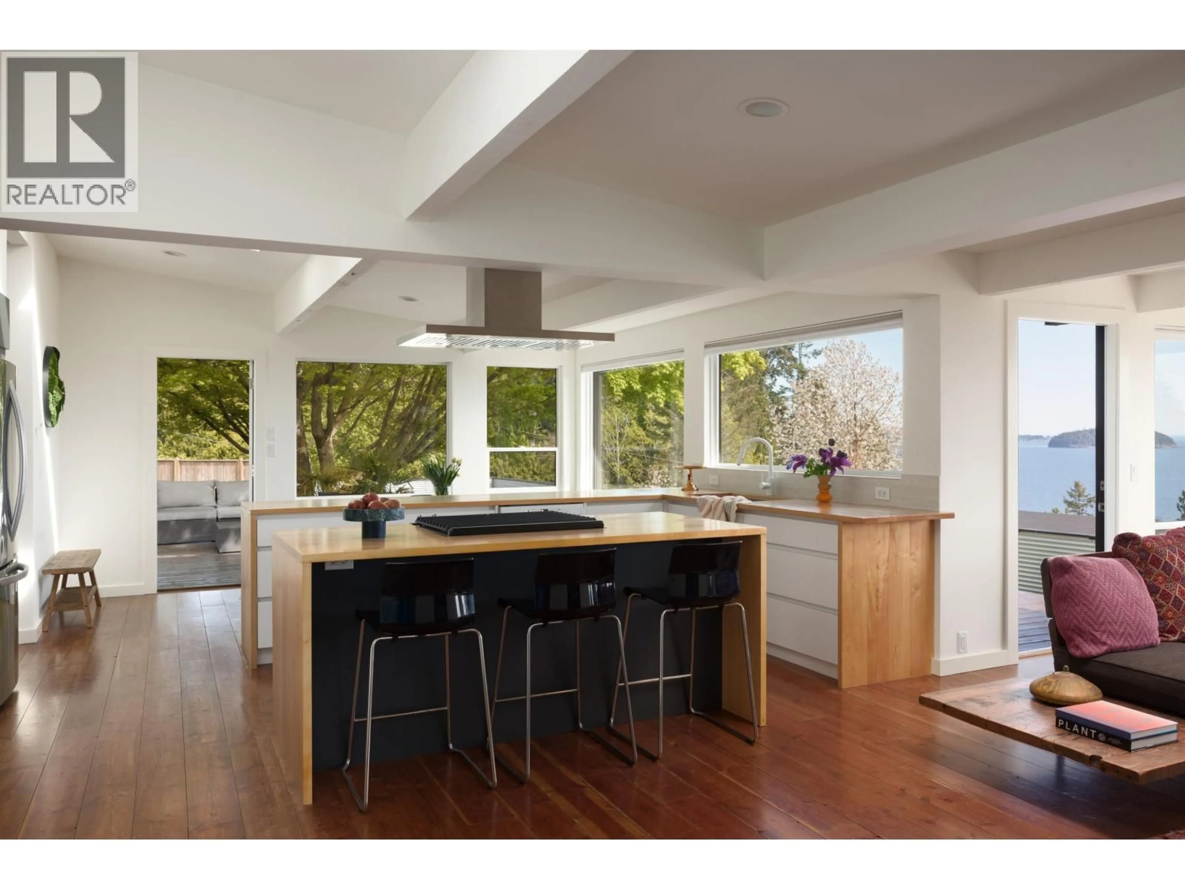 Open concept kitchen, unknown for 127 MAHAN ROAD, Gibsons British Columbia V0N1V3