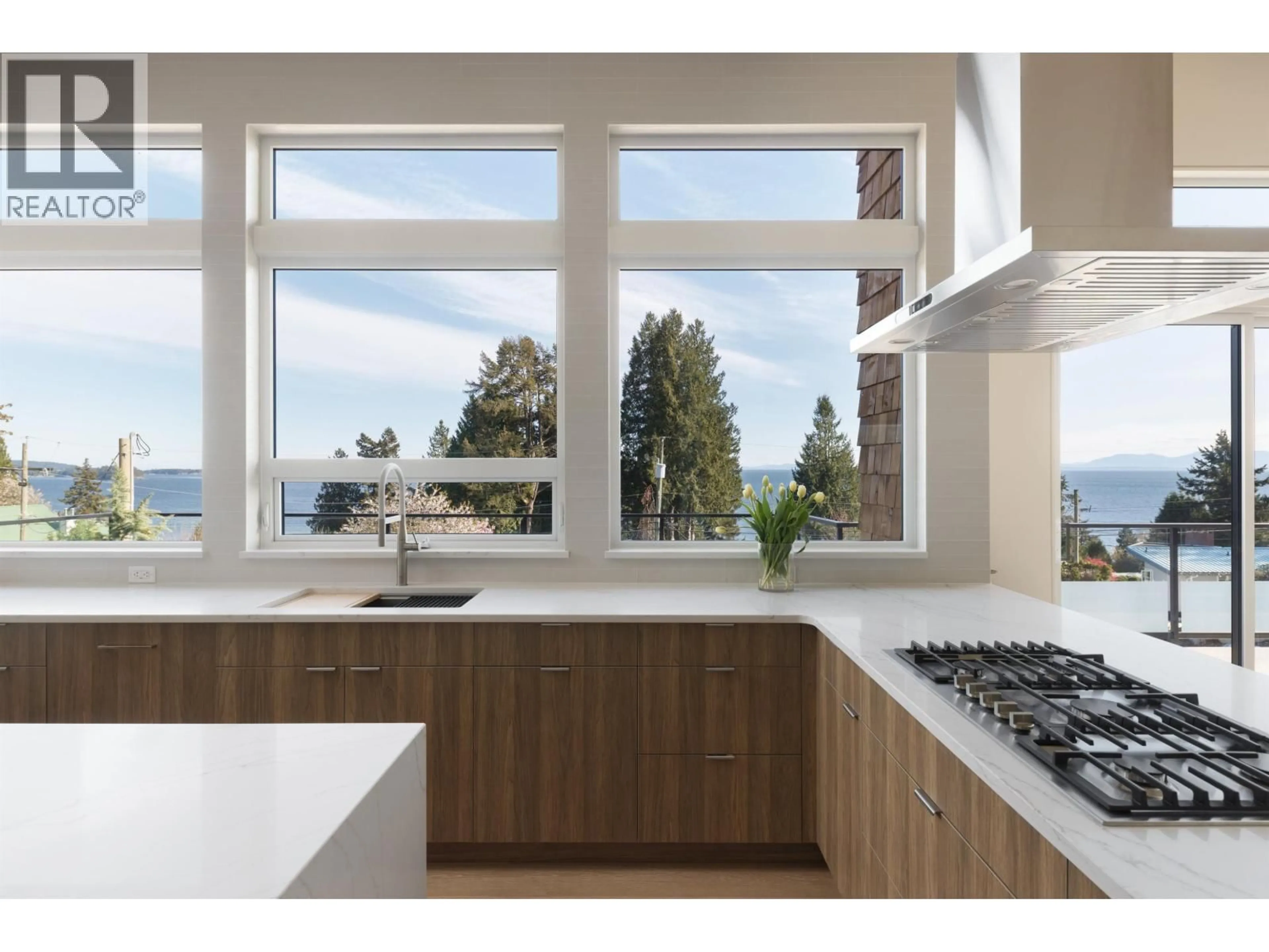 Contemporary kitchen, unknown for 980 GOWER POINT ROAD, Gibsons British Columbia V0N1V3