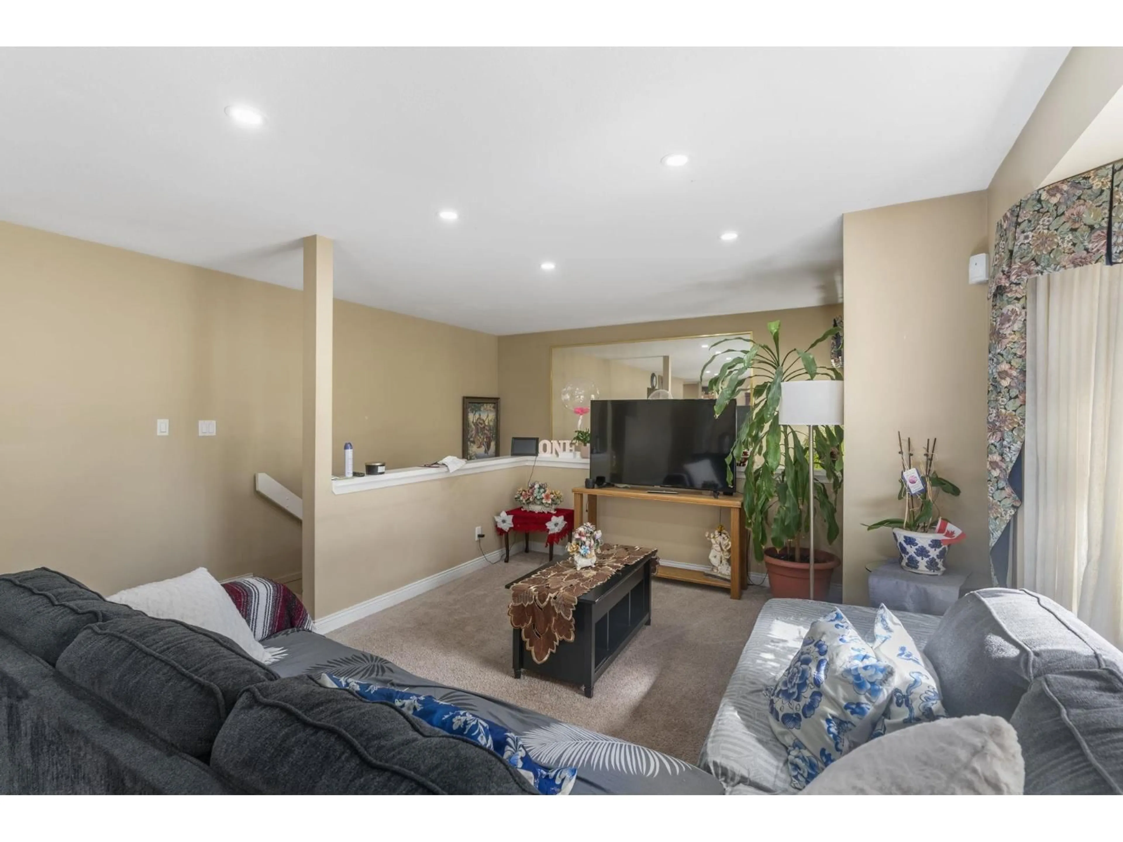 Living room with furniture, unknown for 123 - 6841 138 STREET, Surrey British Columbia V3W0A7