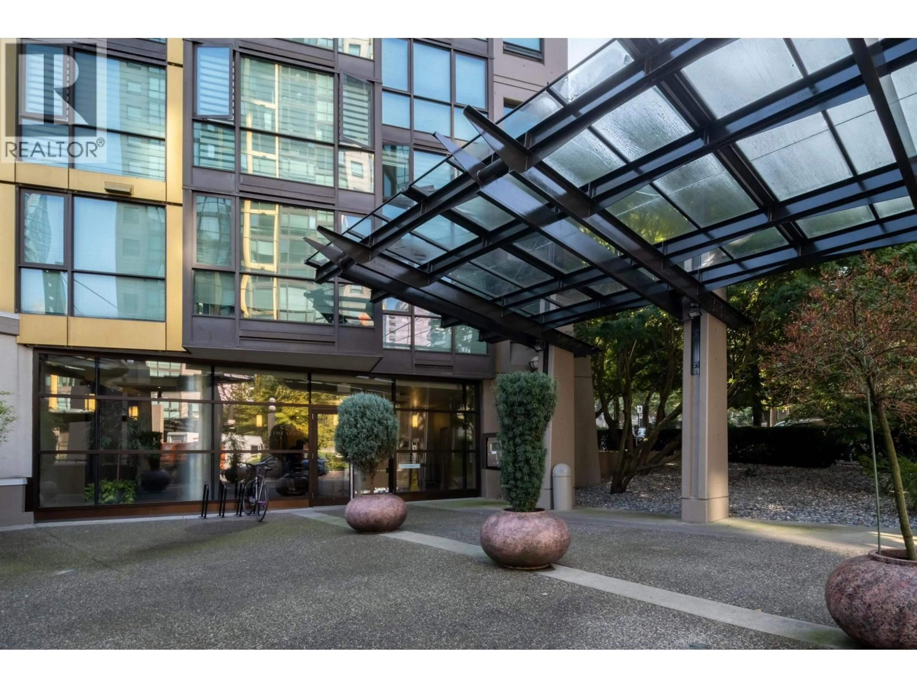Indoor foyer for 2905 - 1331 ALBERNI STREET, Vancouver British Columbia V6E4S1