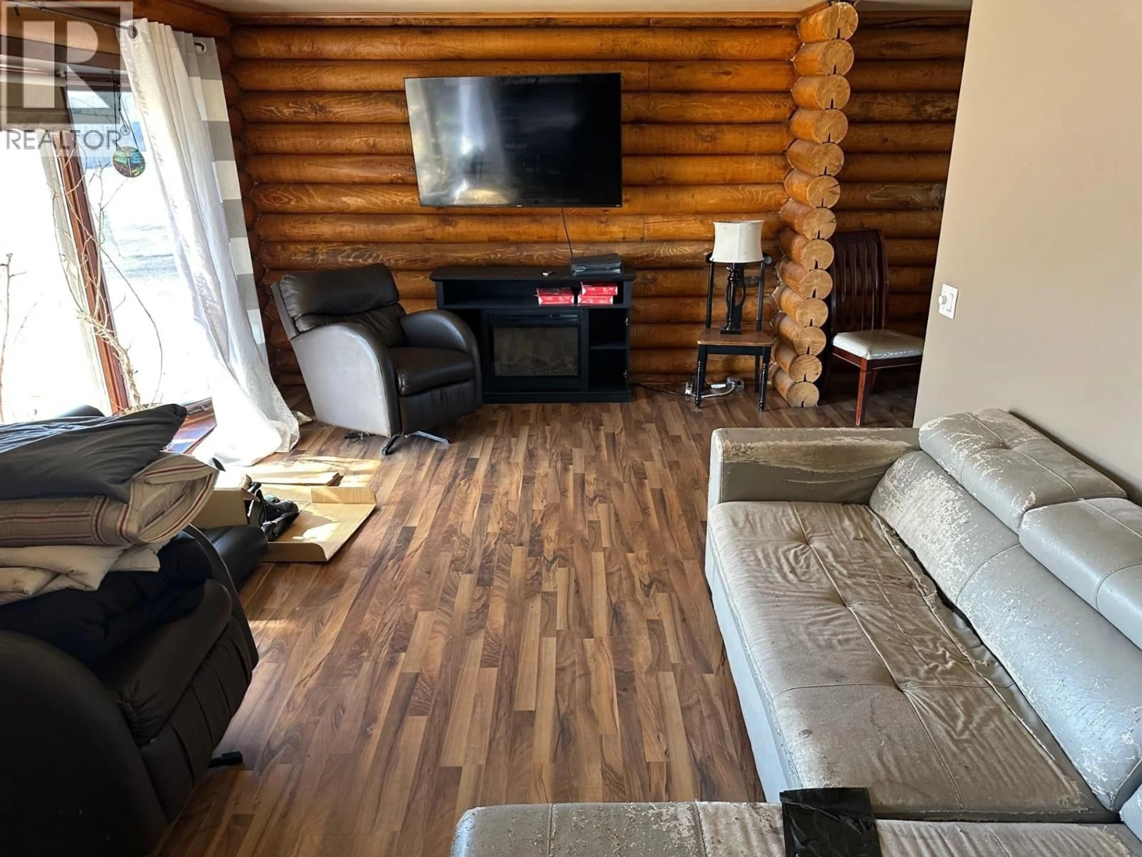 Living room with furniture, wood/laminate floor for 10239 98 STREET, Taylor British Columbia V0C2K0