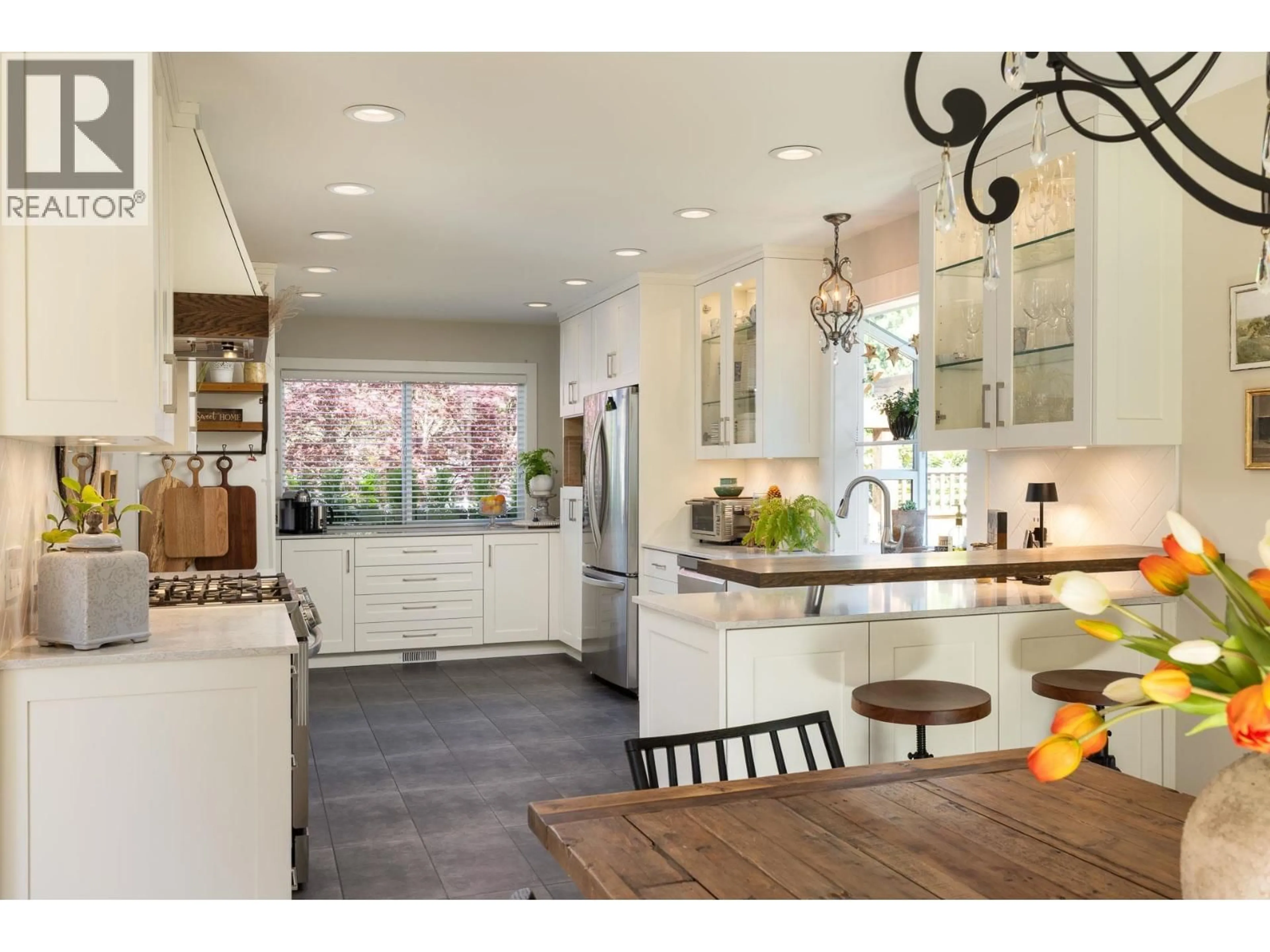 Open concept kitchen, unknown for 3665 RUTHERFORD CRESCENT, North Vancouver British Columbia V7N2C6