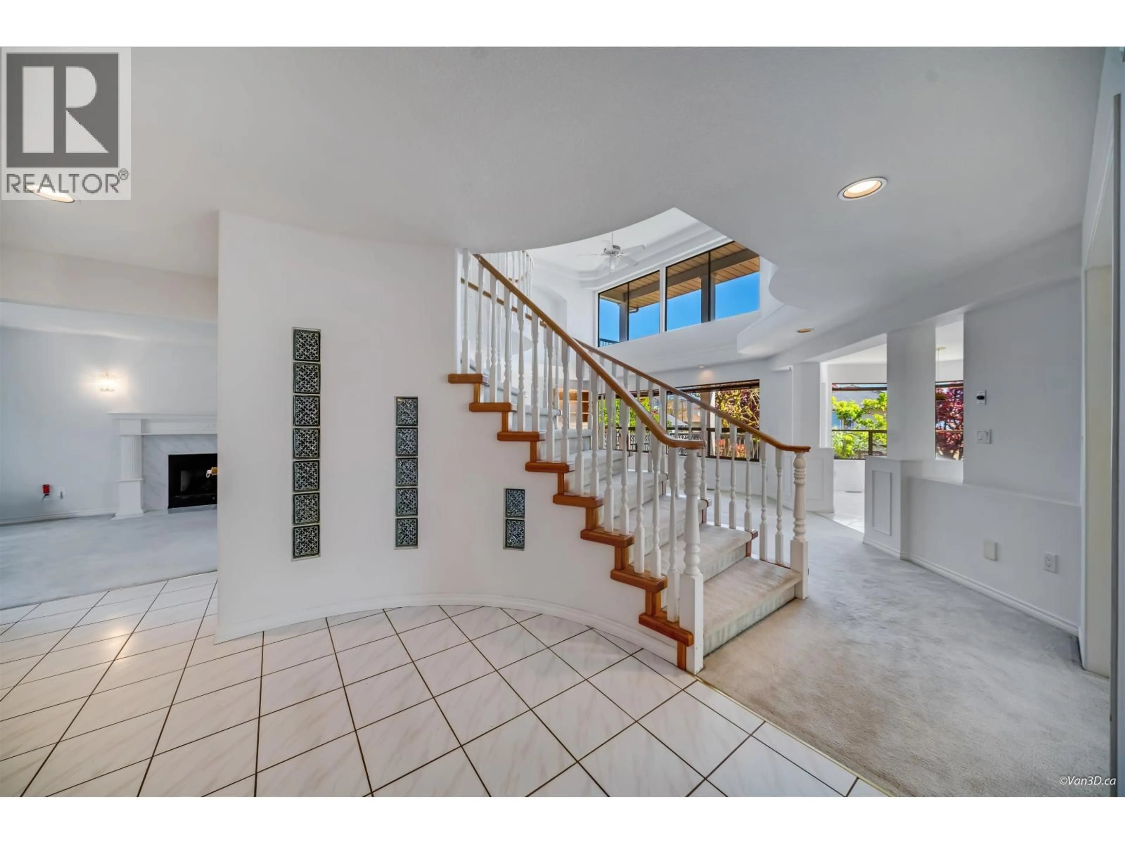 Indoor foyer for 1160 SETTLERS COURT, Port Coquitlam British Columbia V3C5Y5