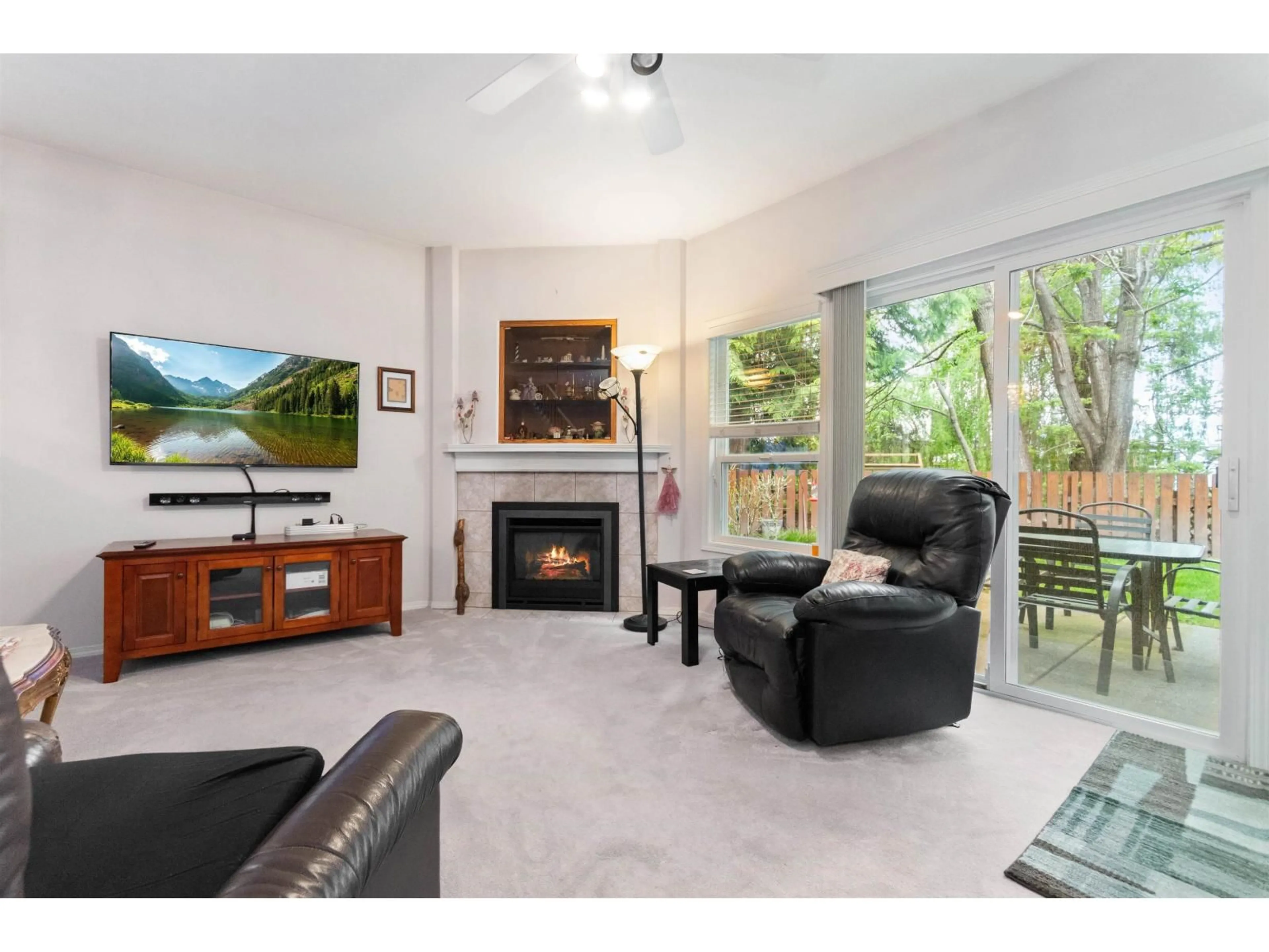 Living room with furniture, unknown for 8 - 46277 CESSNA DRIVE, Chilliwack British Columbia V2P1A7