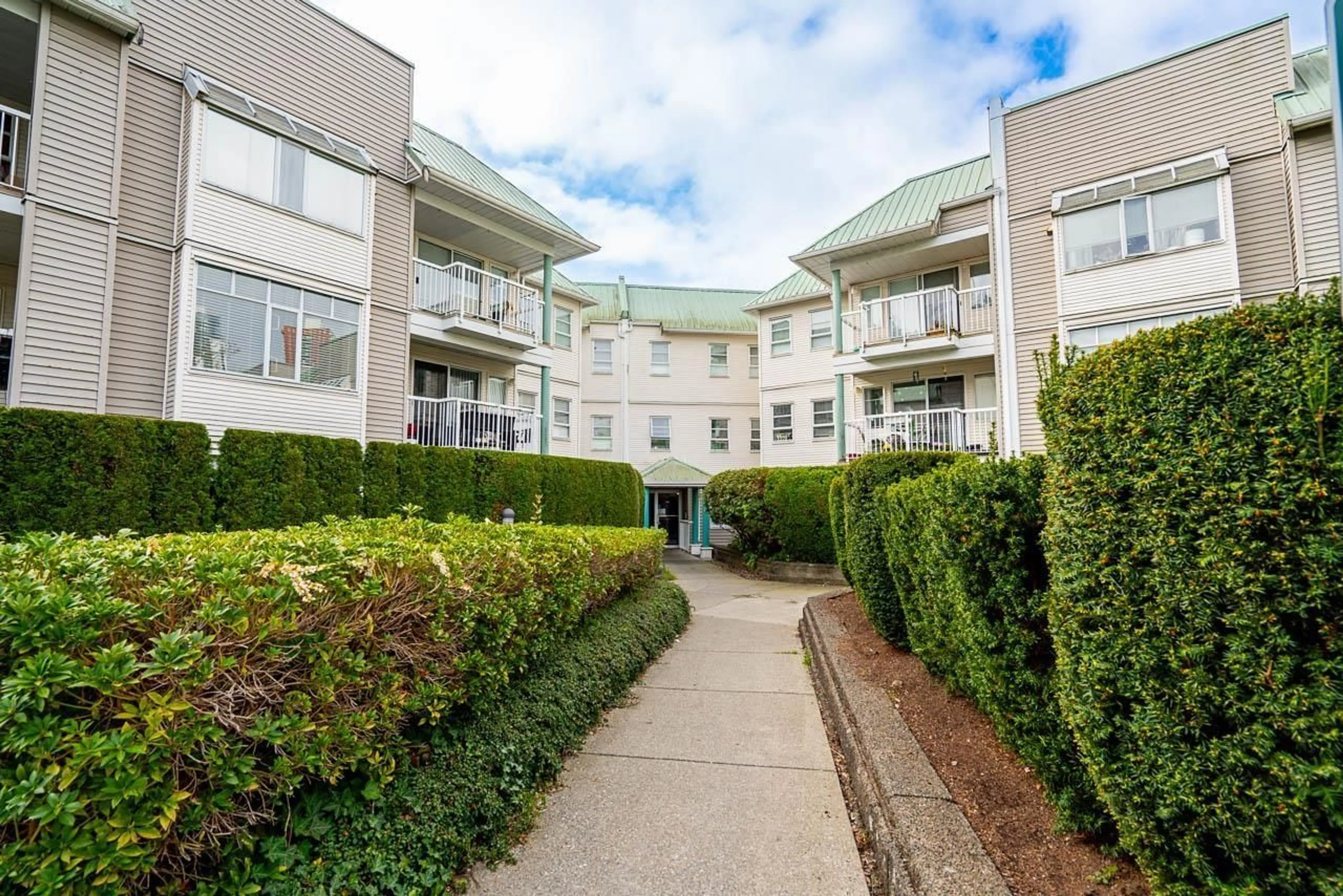 Patio, unknown for 306 - 9763 140 STREET, Surrey British Columbia V3T4M4