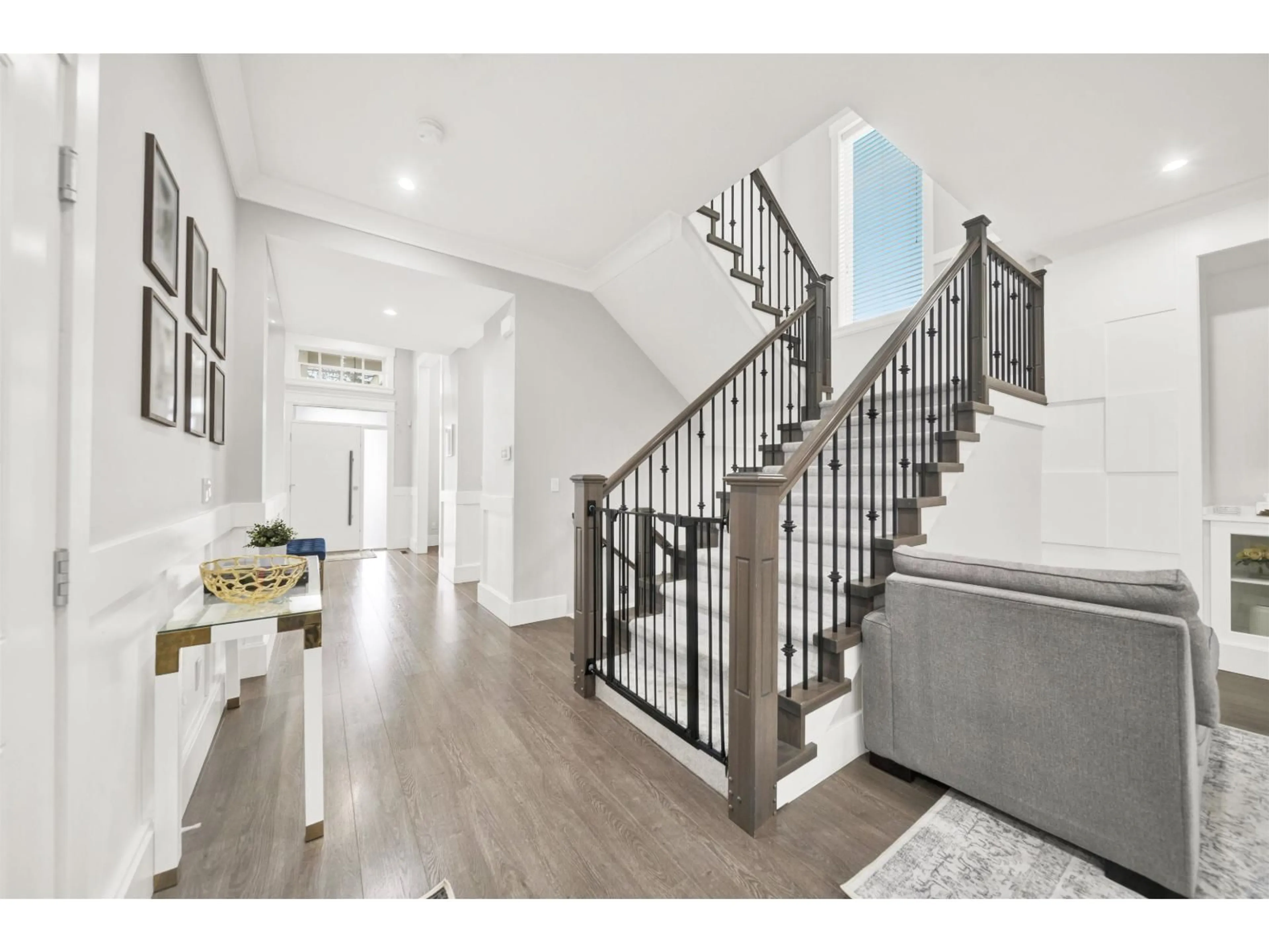 Indoor entryway for 18356 68 AVENUE, Surrey British Columbia V3S9H5