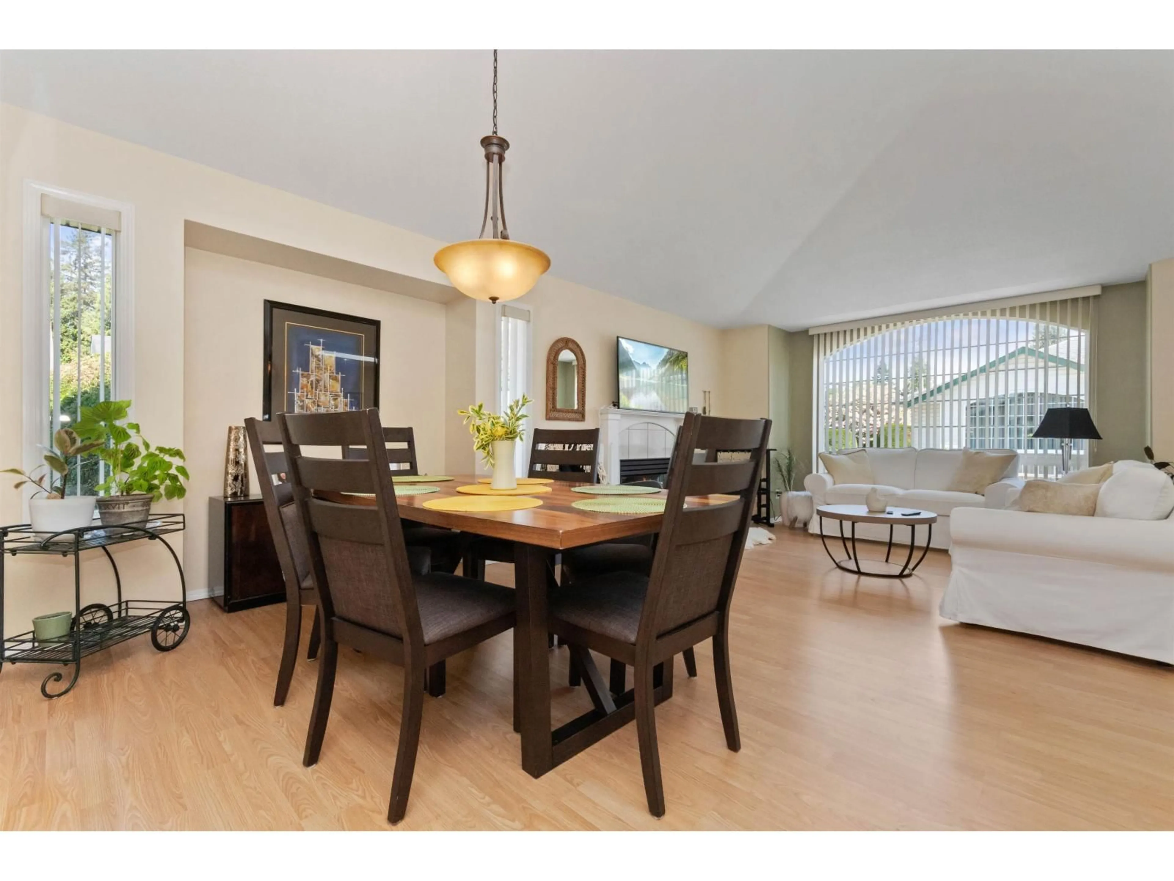 Dining room, wood/laminate floor for 1 - 45160 SOUTH SUMAS ROAD, Chilliwack British Columbia V2R3X6