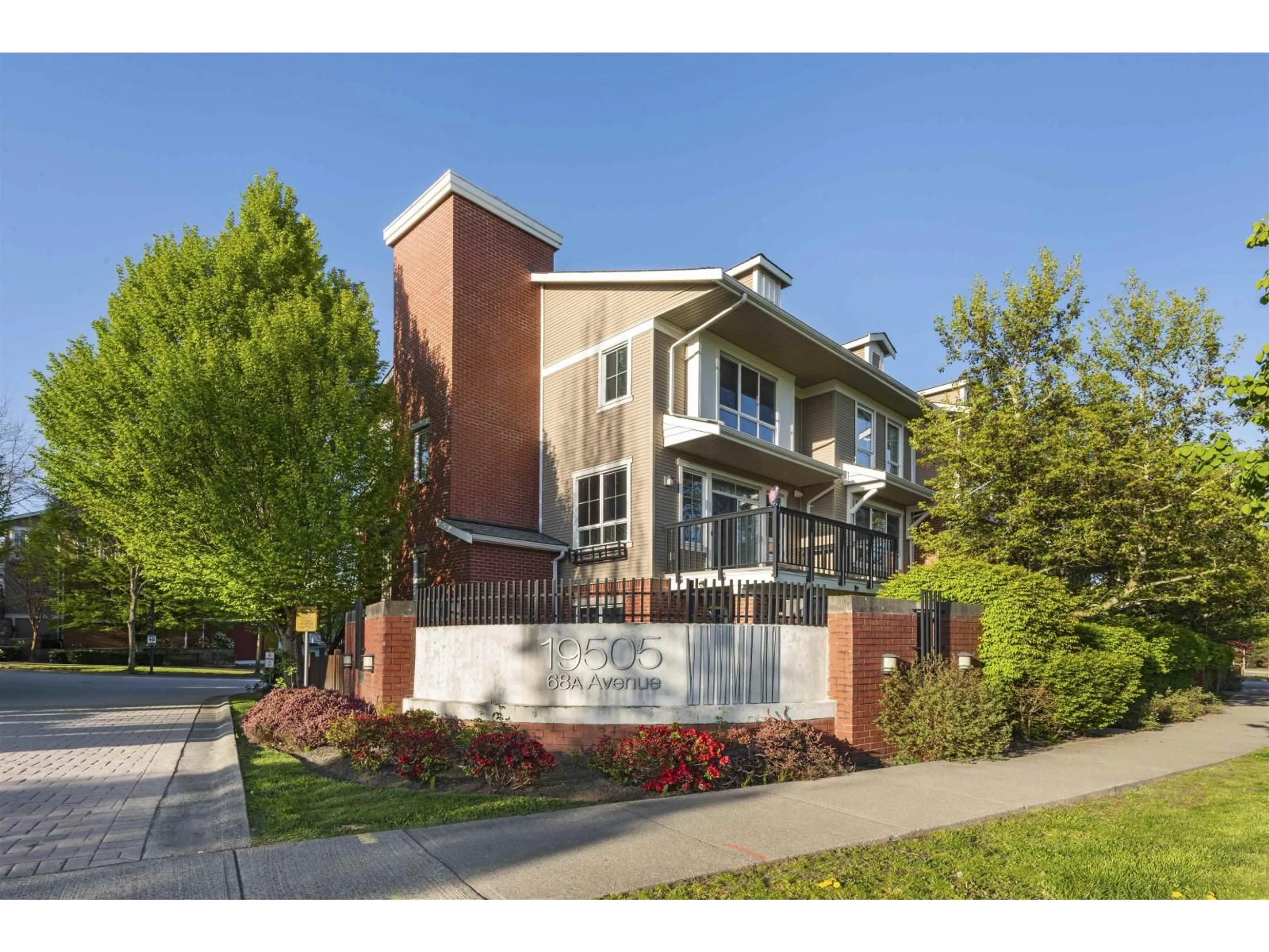 Home with brick exterior material, unknown for 1 - 19505 68A AVENUE, Surrey British Columbia V4N6K3