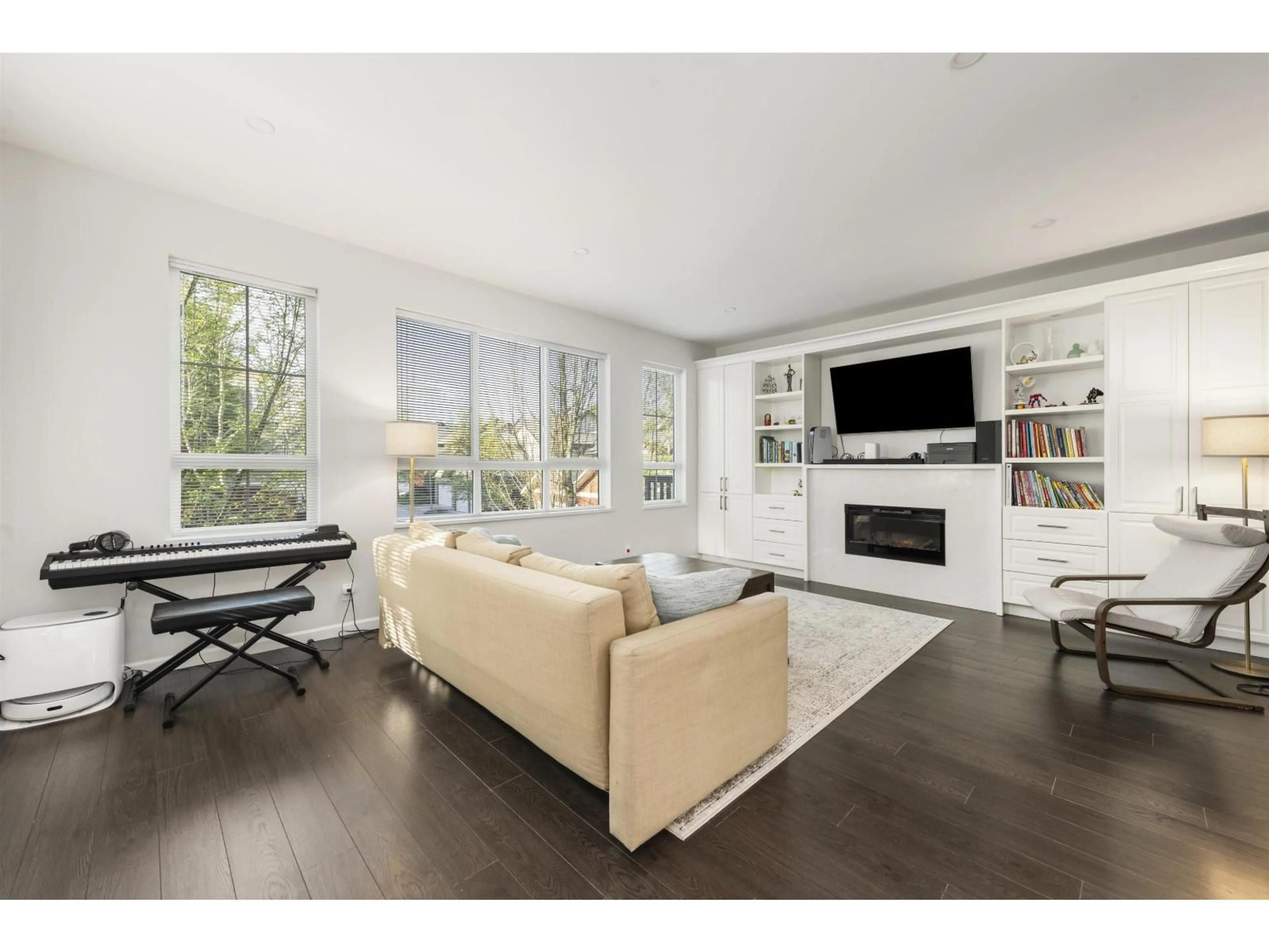 Living room with furniture, unknown for 1 - 19505 68A AVENUE, Surrey British Columbia V4N6K3