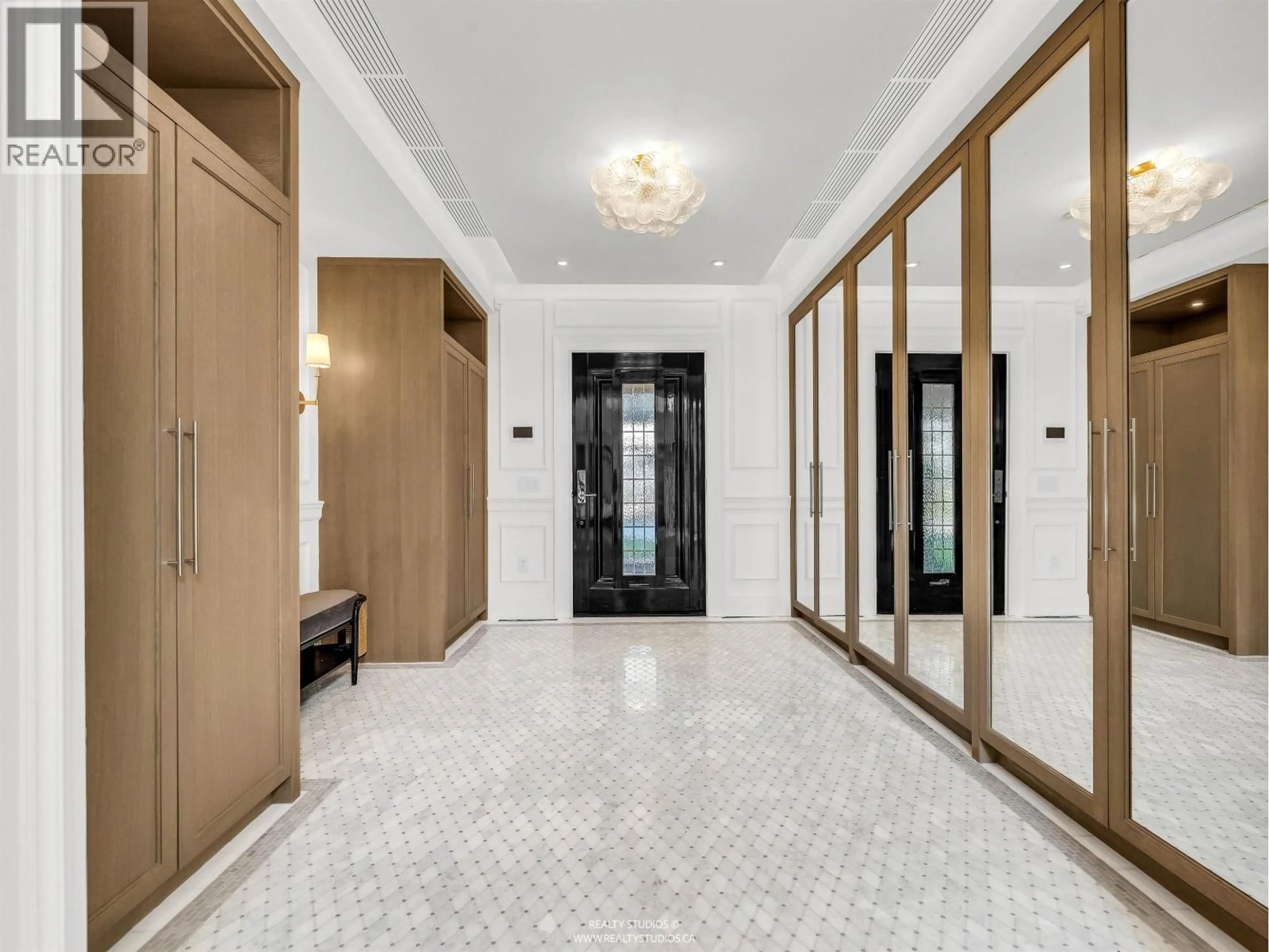 Indoor foyer for 2050 MARINE DRIVE, Vancouver British Columbia V6P6B5