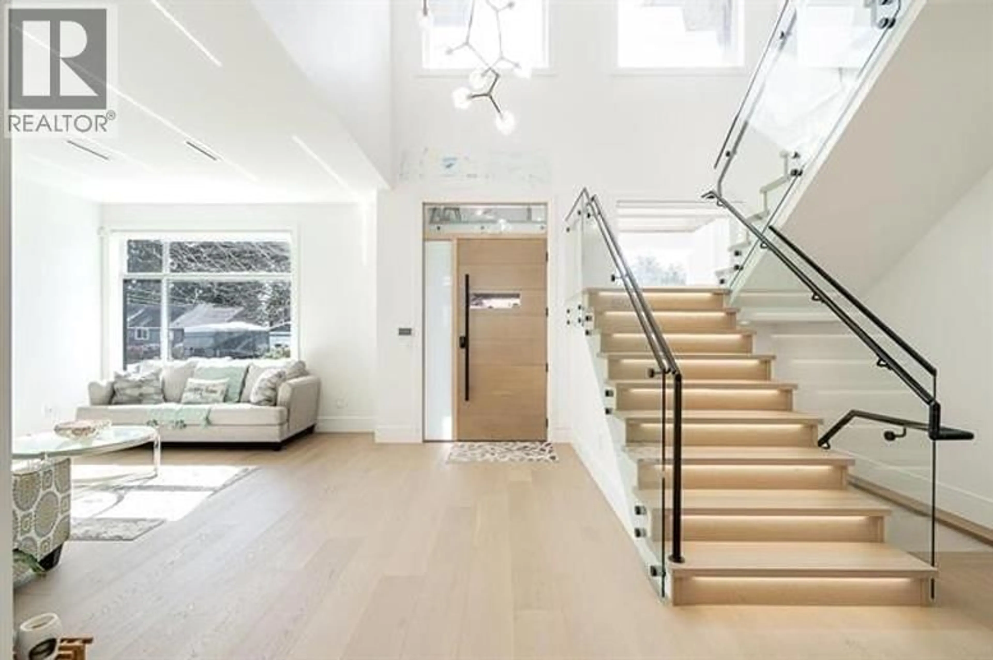 Indoor foyer for 5093 2ND AVENUE, Delta British Columbia V4M3P5