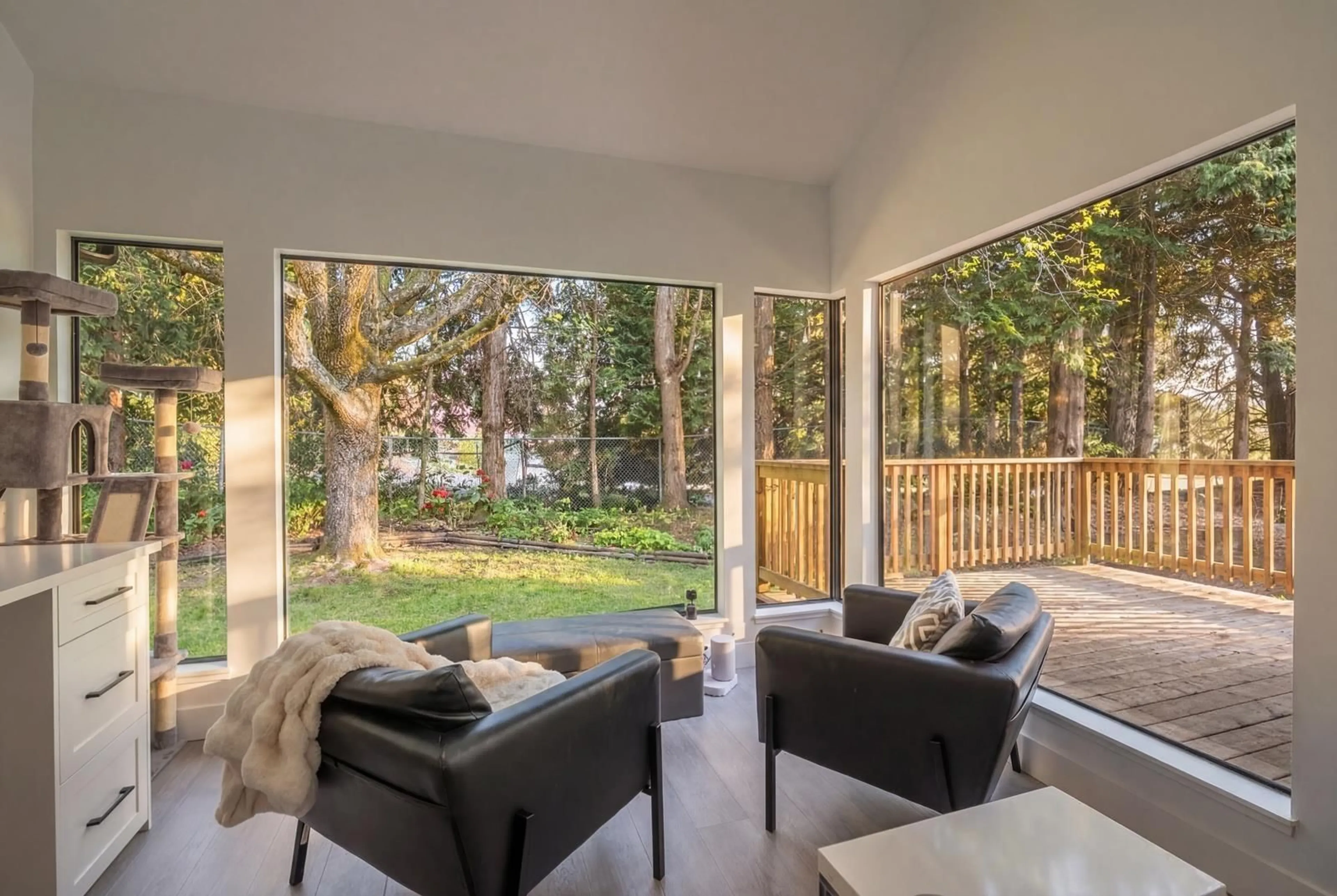 Living room with furniture, unknown for 15951 ALDER PLACE, Surrey British Columbia V4A5J1