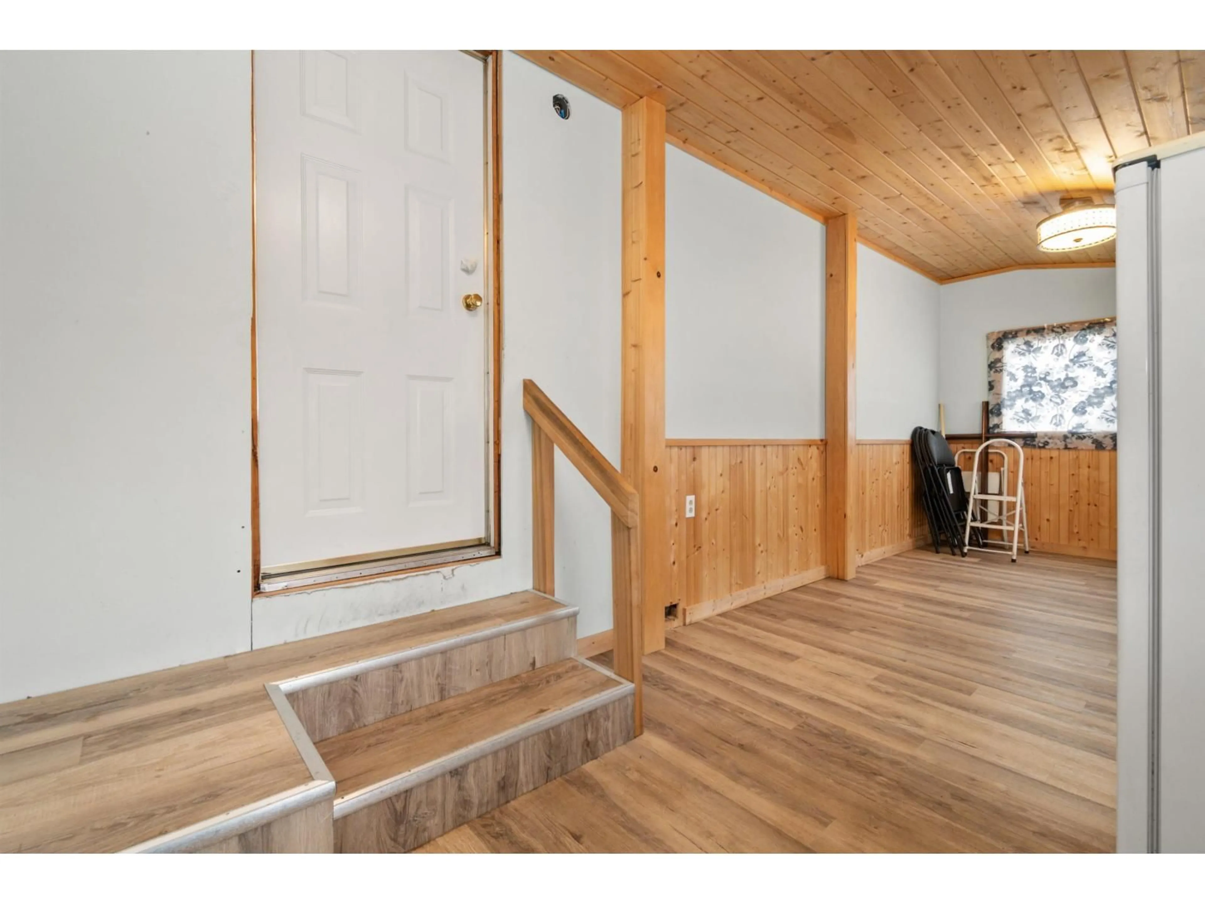 Indoor entryway for 11 - 1884 HEATH ROAD, Agassiz British Columbia V0M1A2