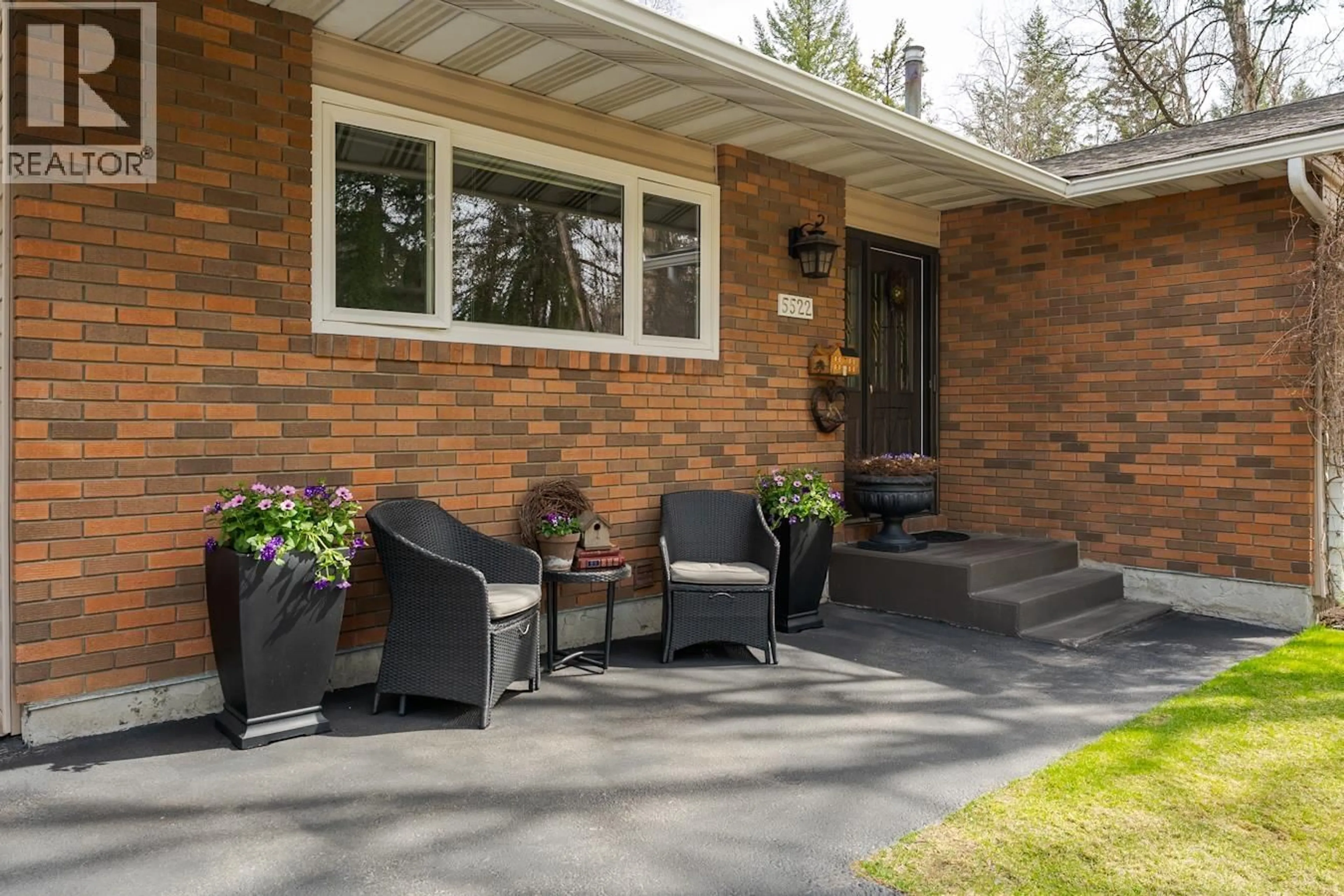 Patio, street for 5522 DALHOUSIE DRIVE, Prince George British Columbia V2N1Z9
