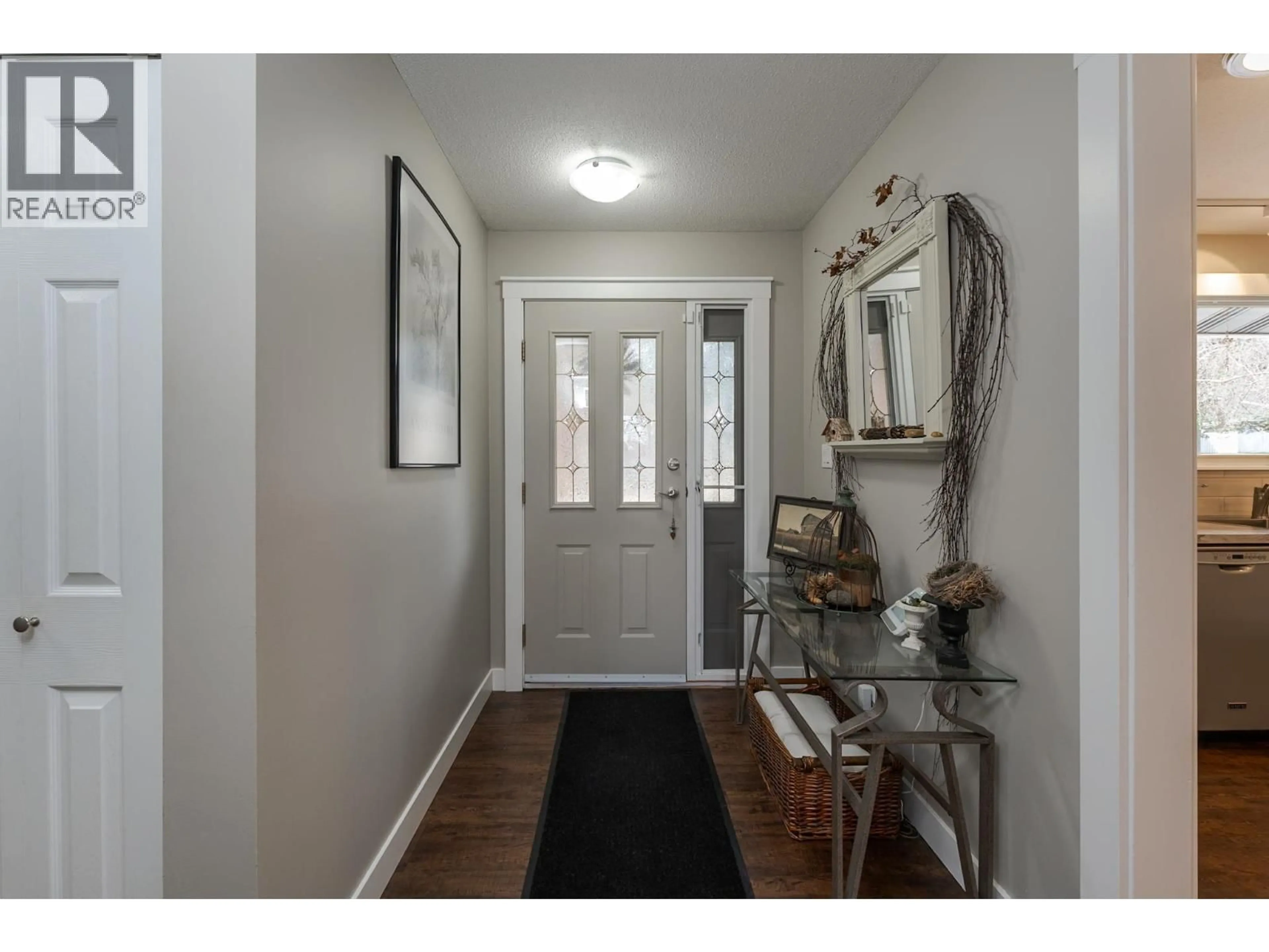 Indoor entryway for 5522 DALHOUSIE DRIVE, Prince George British Columbia V2N1Z9
