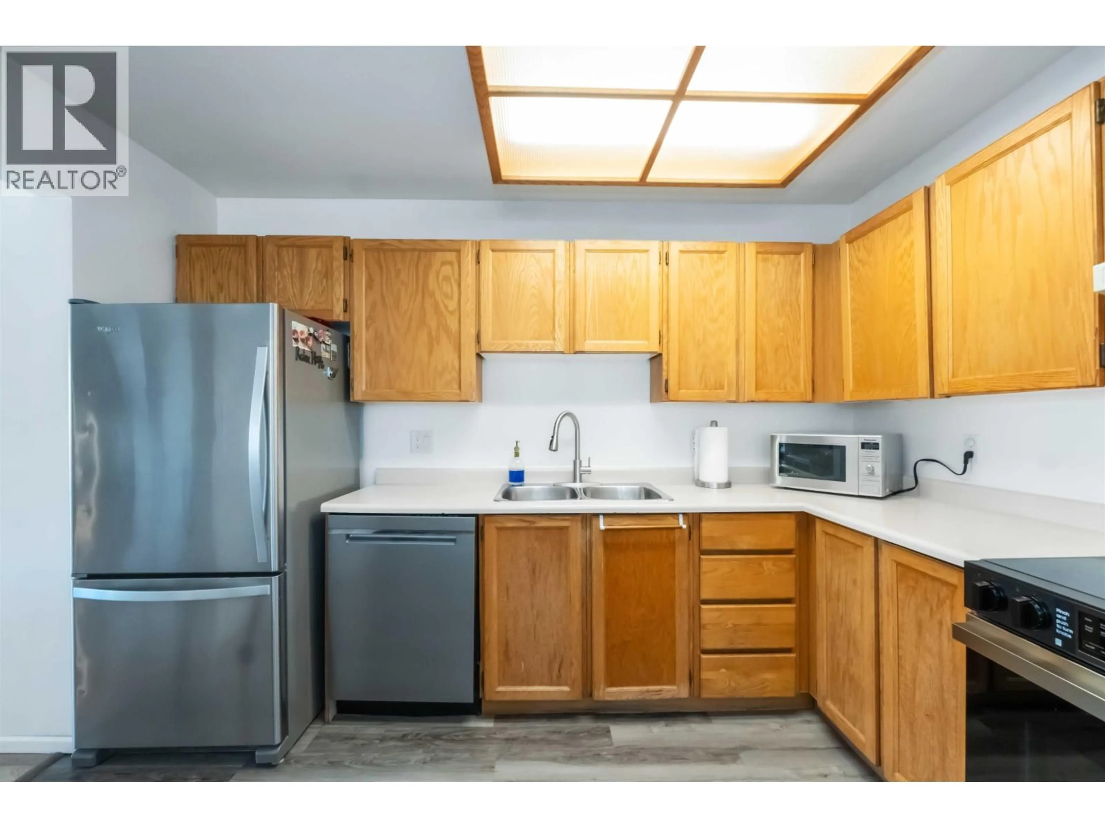 Standard kitchen, unknown for 107 - 22222 119 AVENUE, Maple Ridge British Columbia V2X2Y9