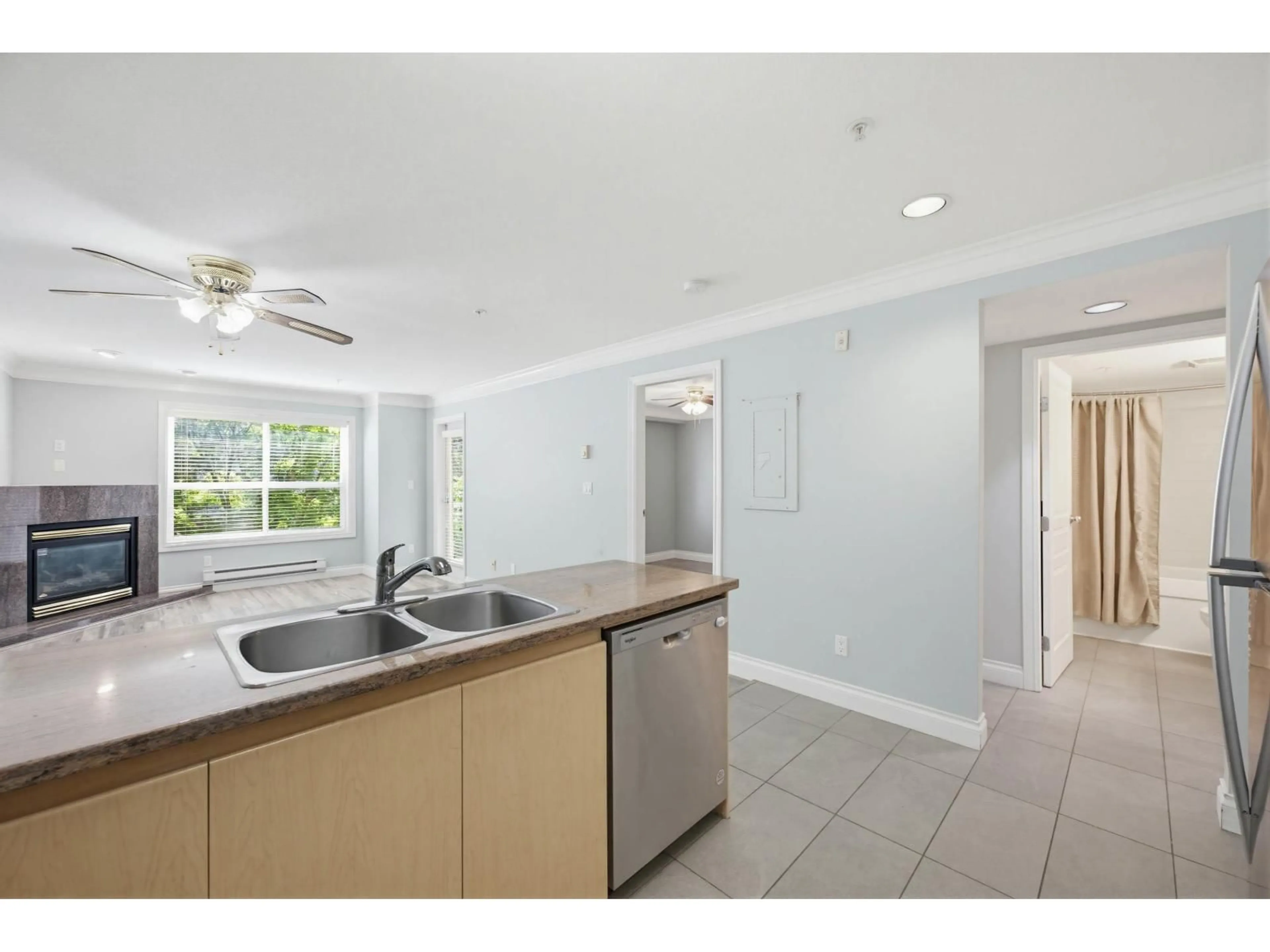 Standard kitchen, unknown for 202 - 8115 121A STREET, Surrey British Columbia V3W1J2