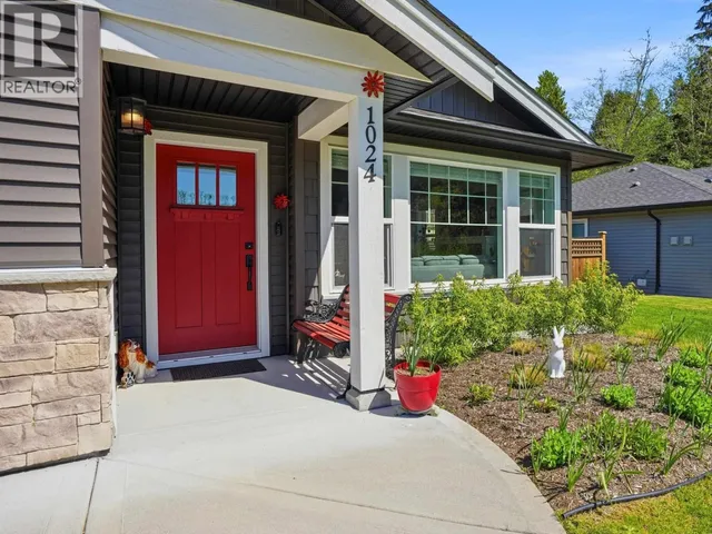 1024 CELIA CRESCENT, Gibsons 2
