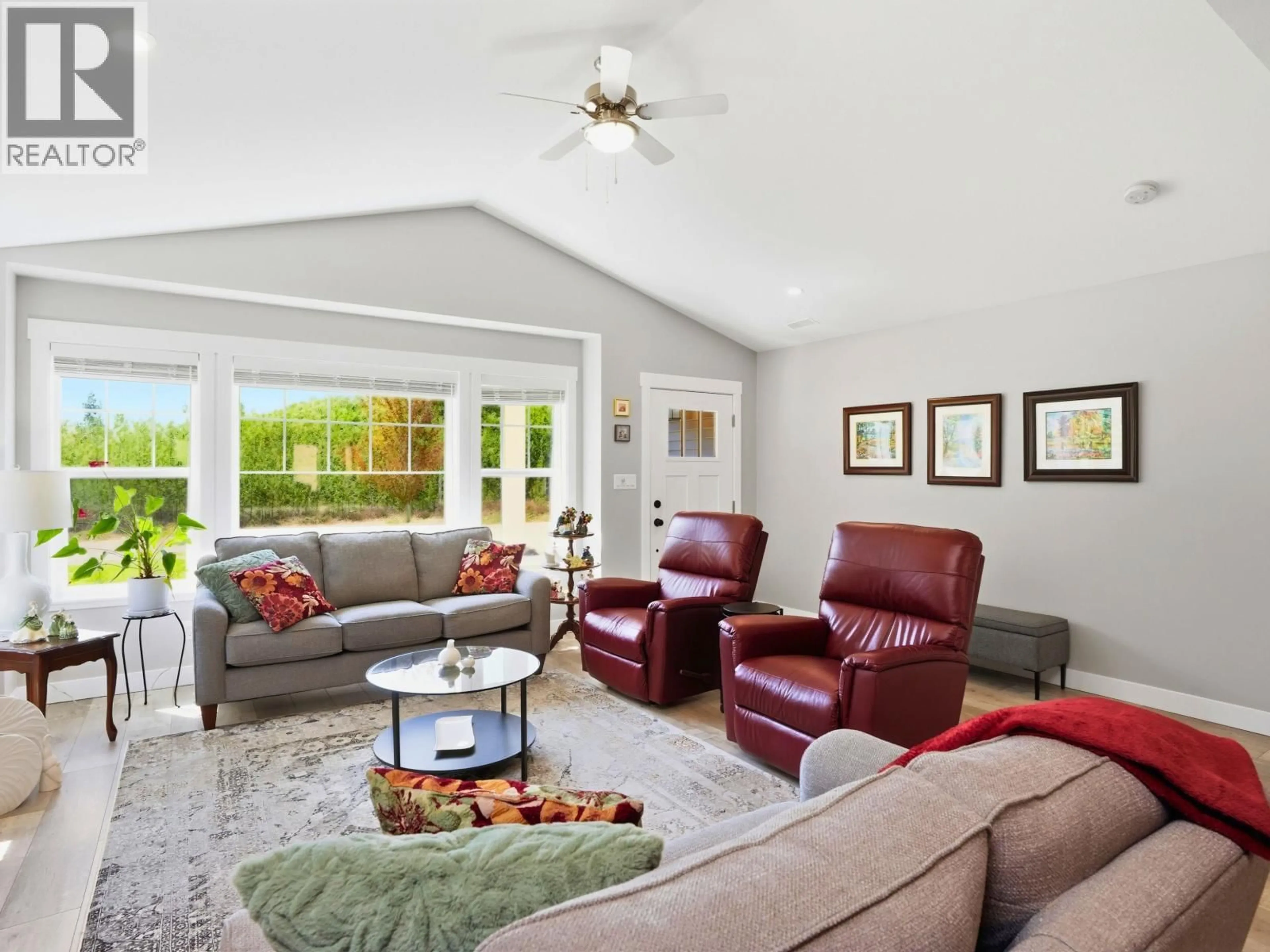 Living room with furniture, unknown for 1024 CELIA CRESCENT, Gibsons British Columbia V0N1V7