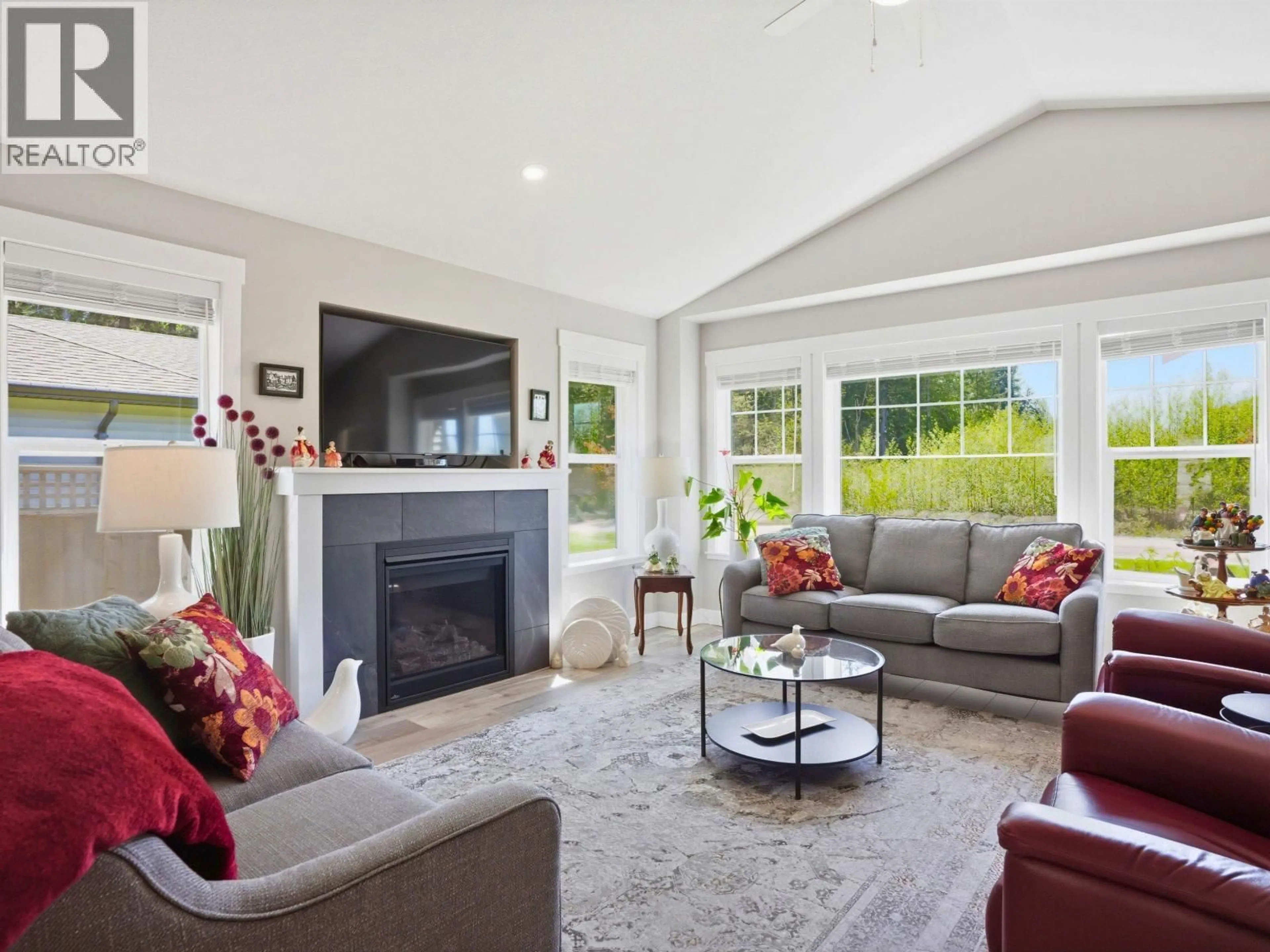 Living room with furniture, unknown for 1024 CELIA CRESCENT, Gibsons British Columbia V0N1V7