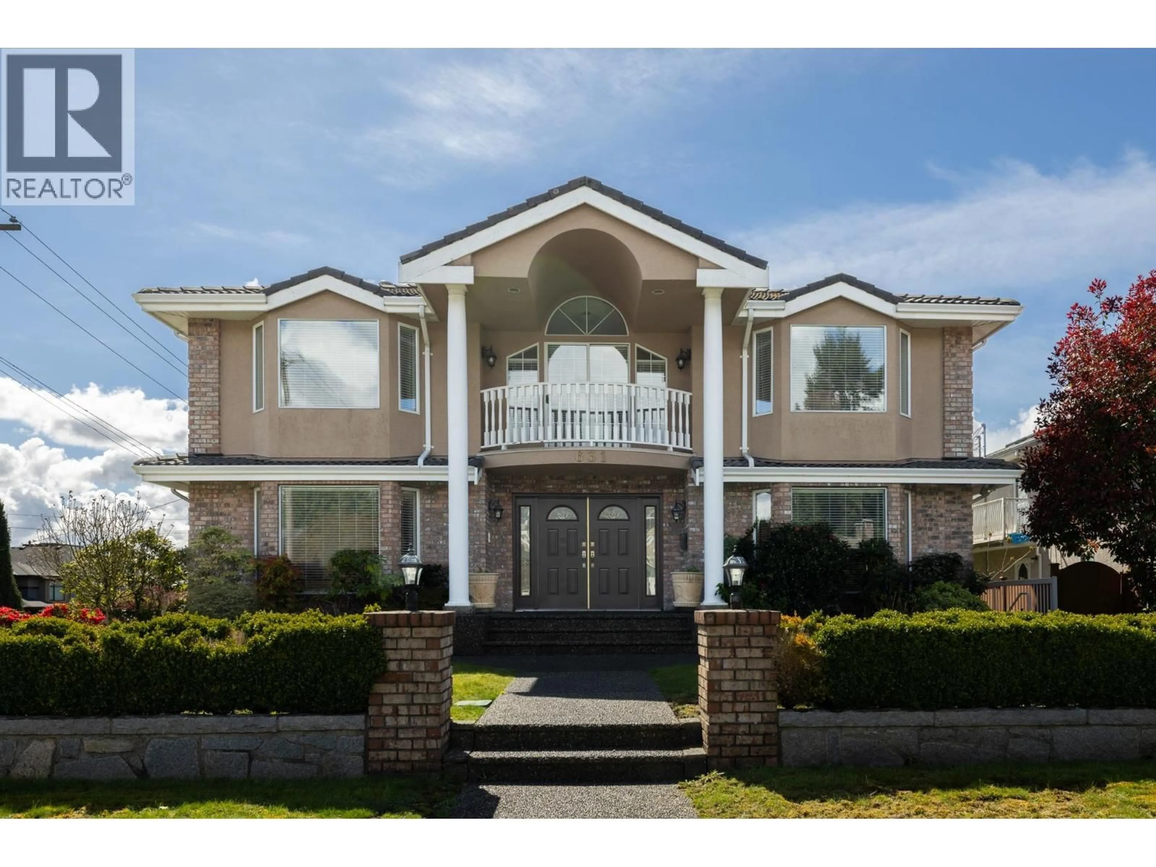 Home with vinyl exterior material, unknown for 631 17TH STREET, North Vancouver British Columbia V7L2W7