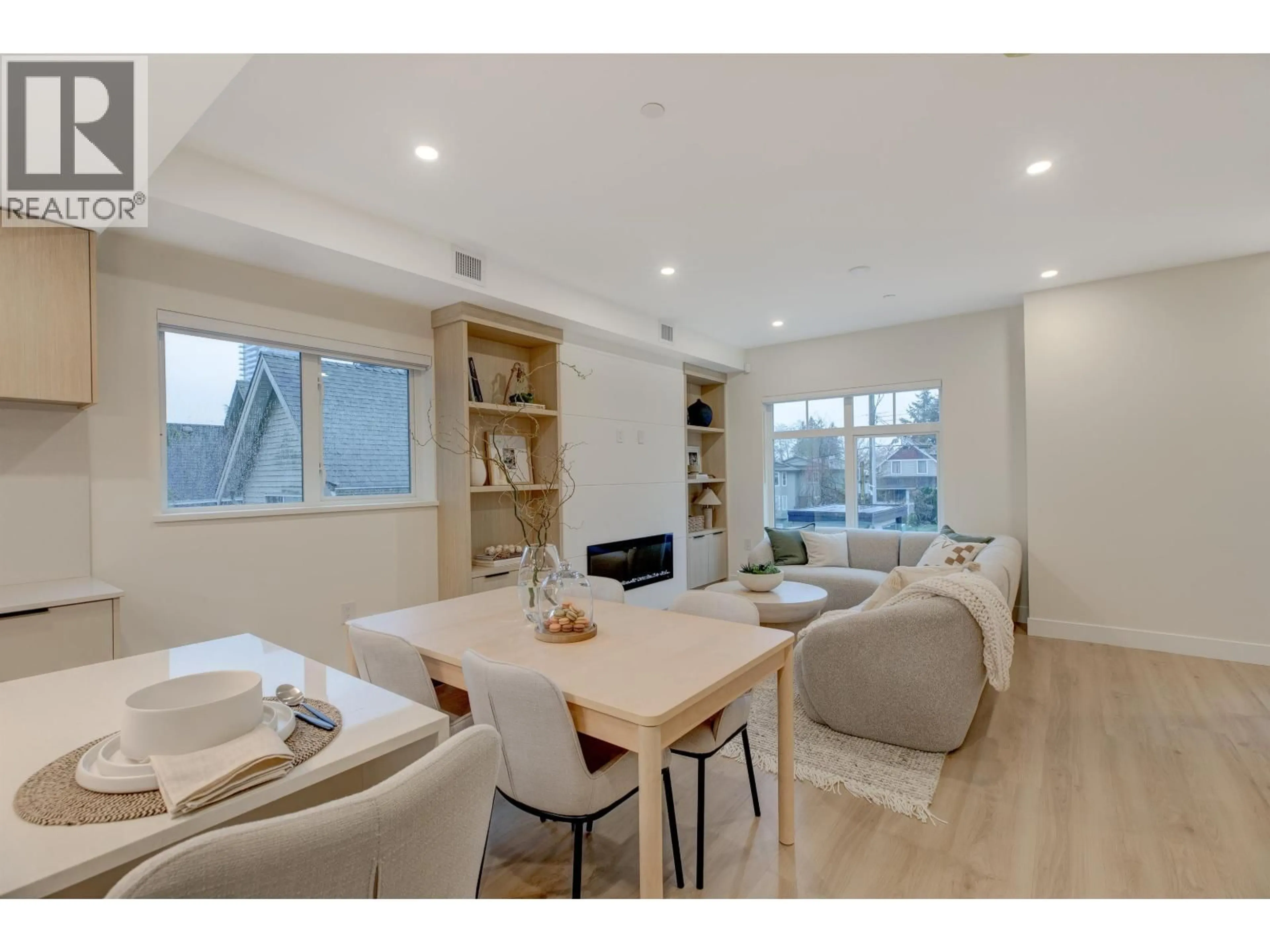 Living room with furniture, wood/laminate floor for 4 - 339 KEARY STREET, New Westminster British Columbia V3L3L2