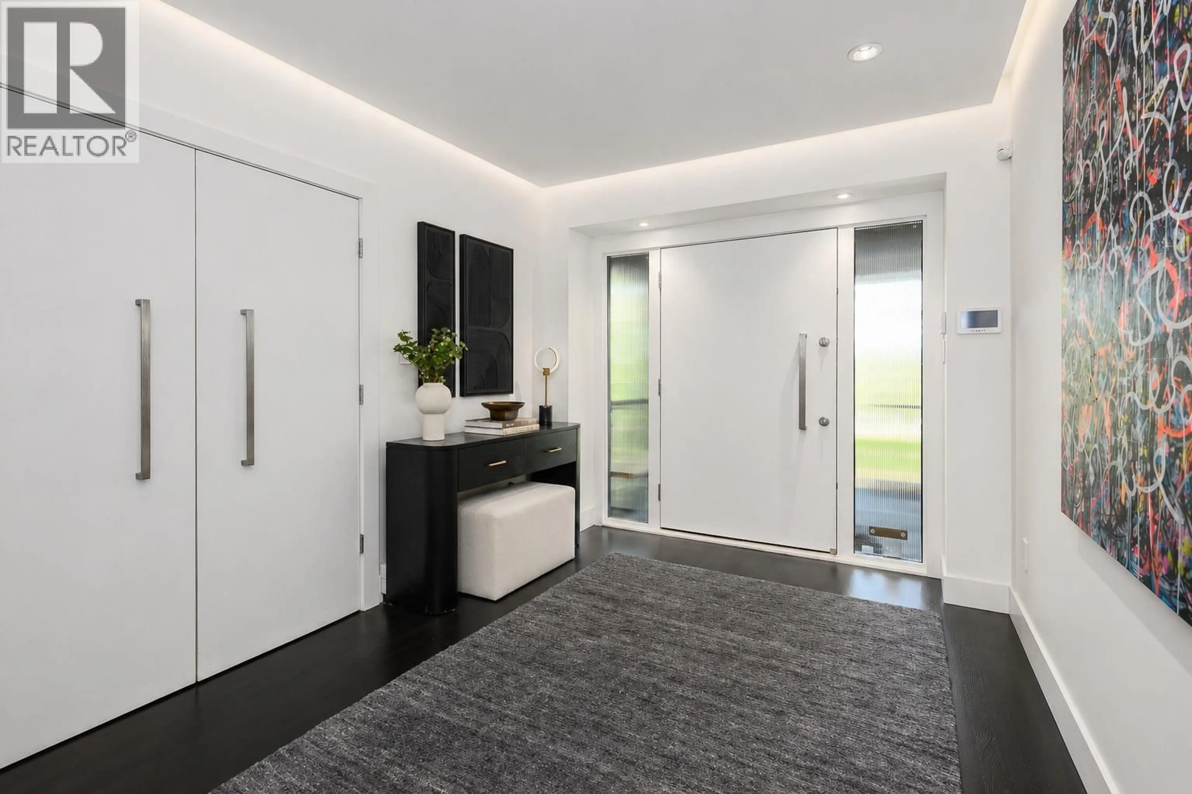 Indoor entryway for 3262 1ST AVENUE, Vancouver British Columbia V6K1H5