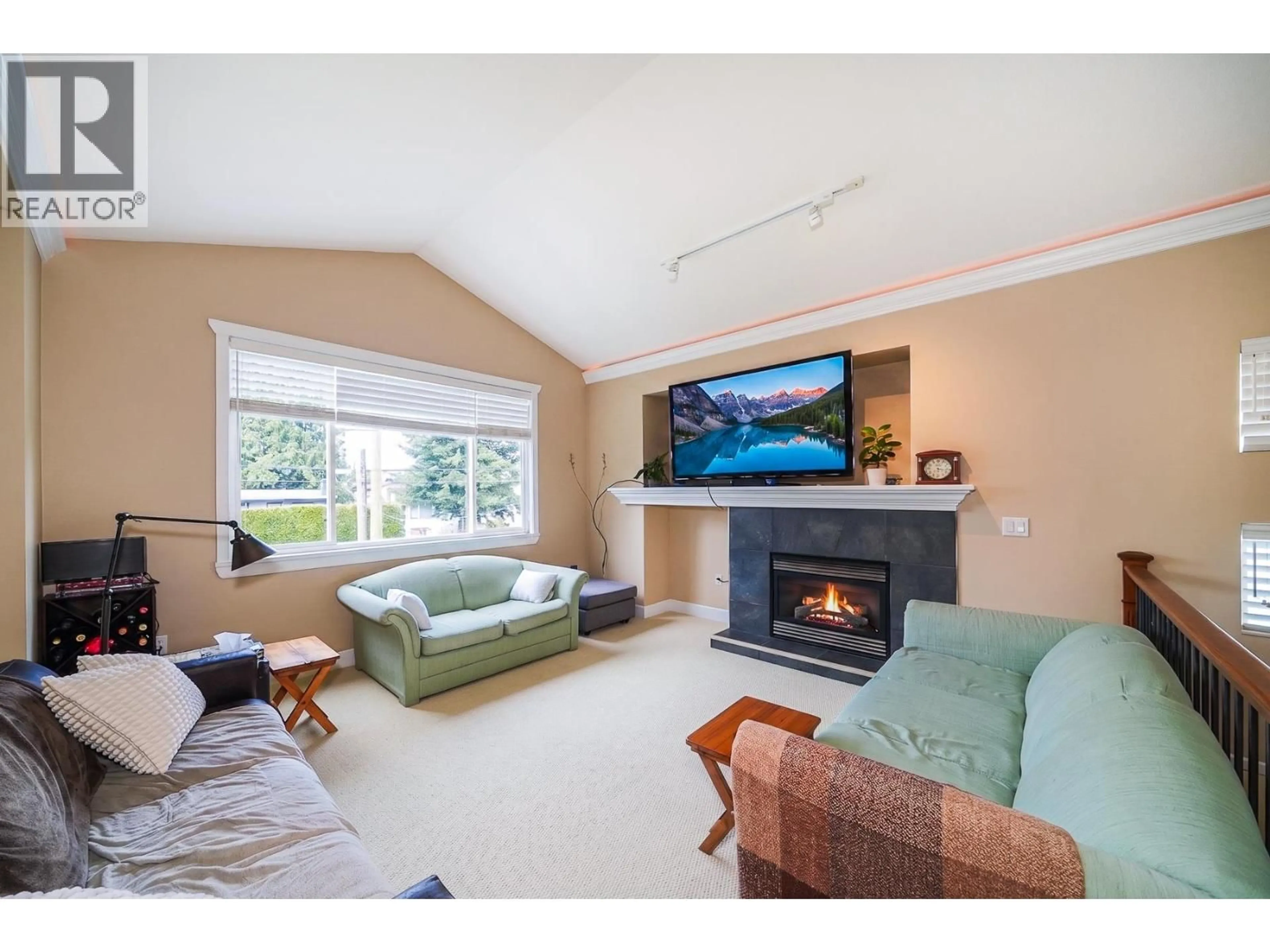 Living room with furniture, unknown for 735 SCHOOLHOUSE STREET, Coquitlam British Columbia V3J5S1