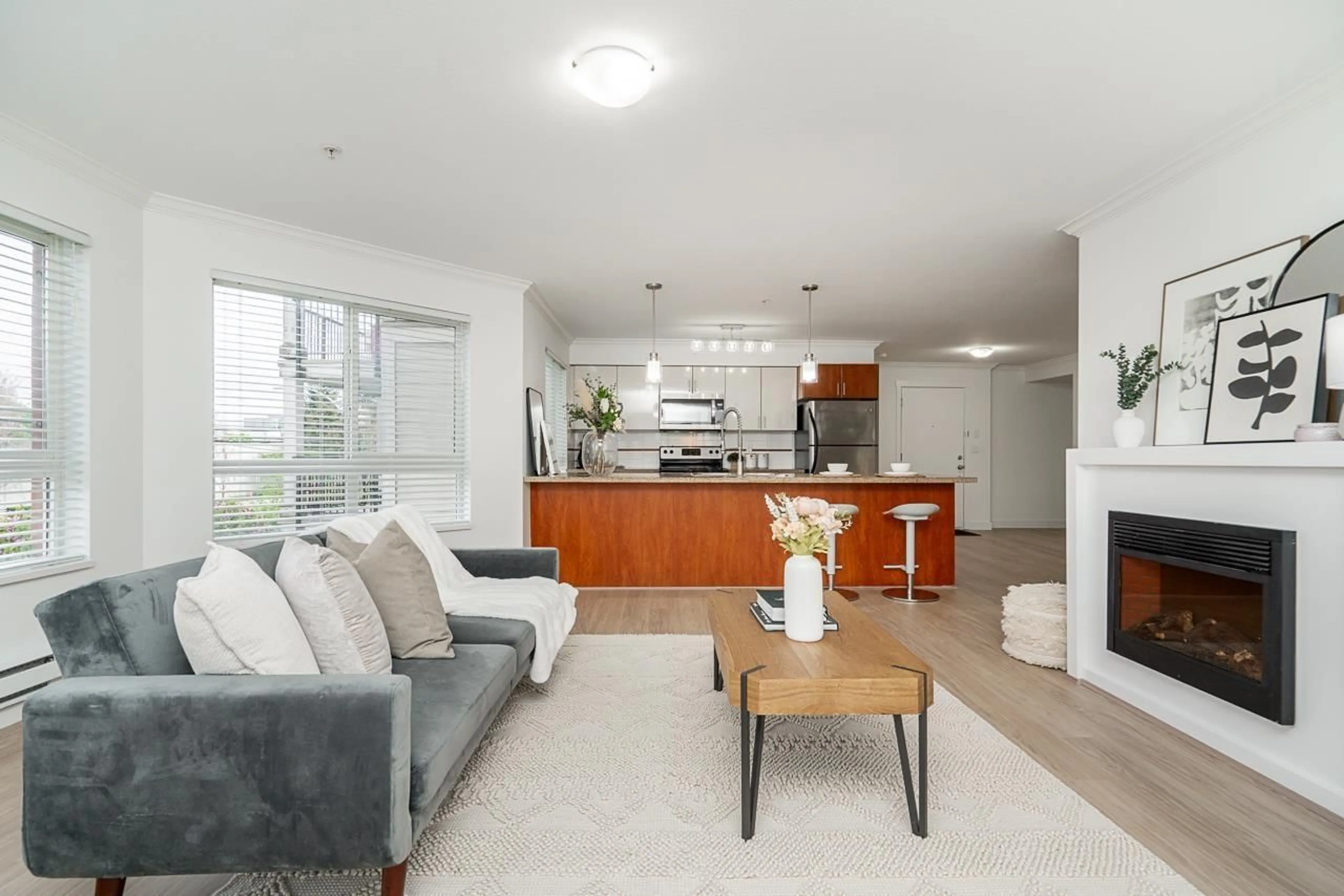 Living room with furniture, unknown for 215 - 14960 102A AVENUE, Surrey British Columbia V3R6A3