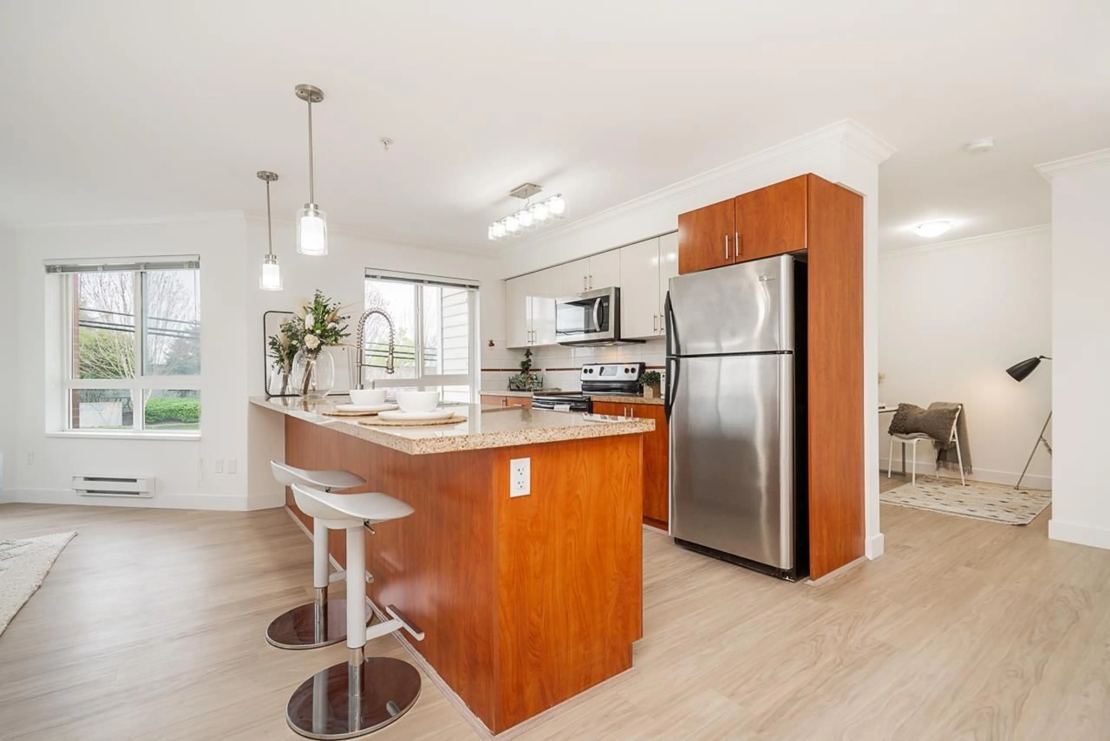 Open concept kitchen, wood/laminate floor for 215 - 14960 102A AVENUE, Surrey British Columbia V3R6A3
