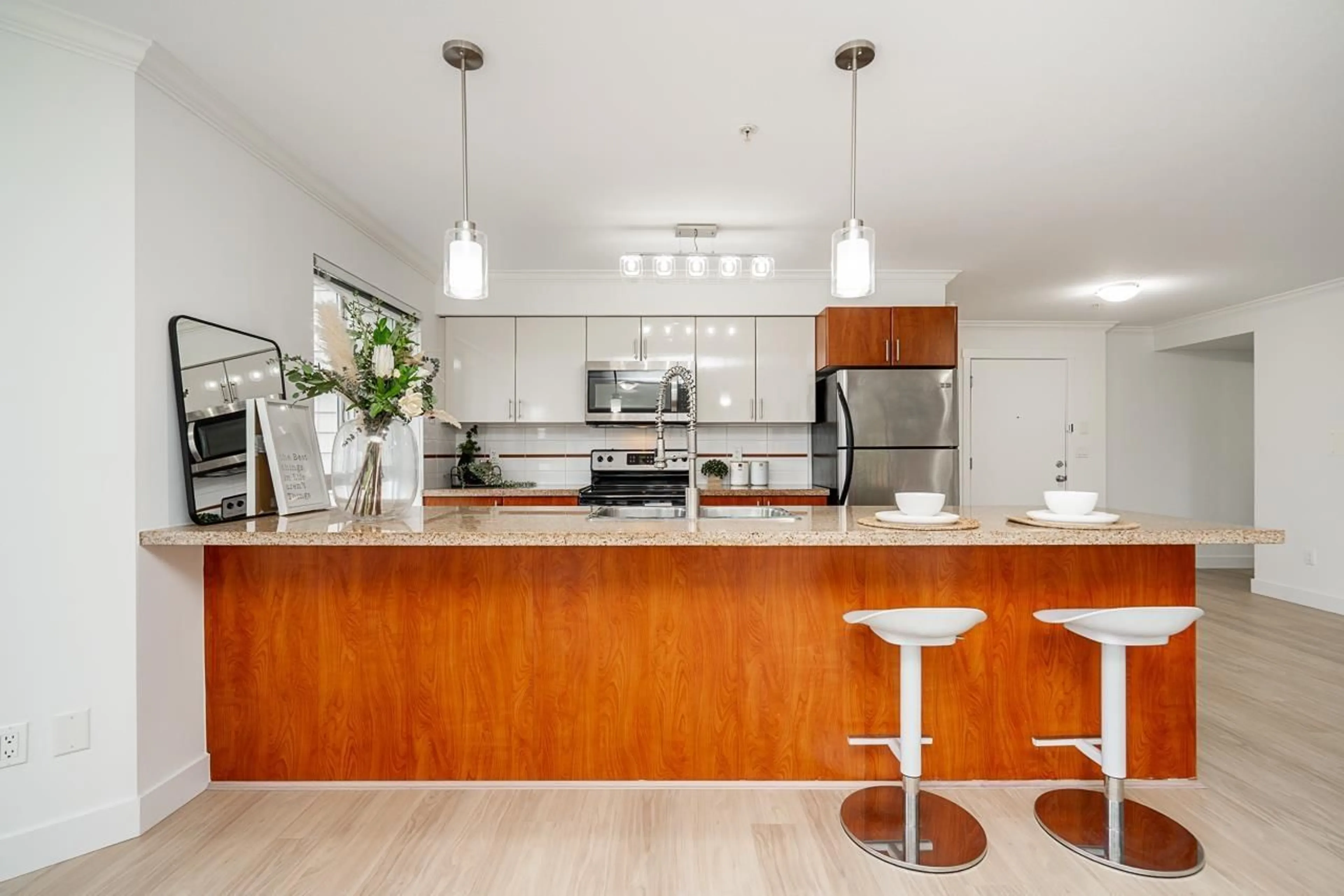 Open concept kitchen, unknown for 215 - 14960 102A AVENUE, Surrey British Columbia V3R6A3