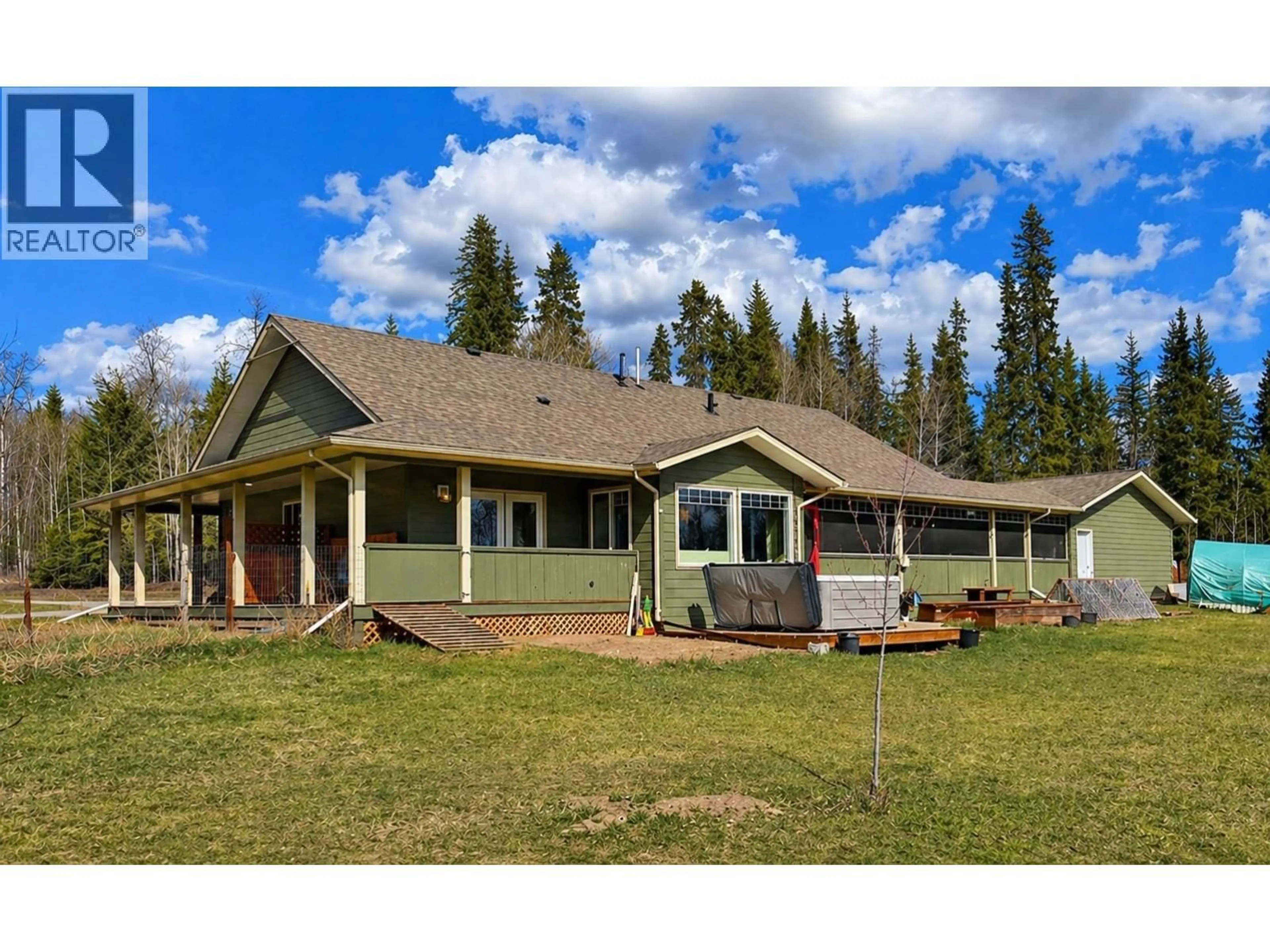 A pic from outside/outdoor area/front of a property/back of a property/a pic from drone, mountain view for 3280 VIEWMONT COURT, Houston British Columbia V0J1Z2