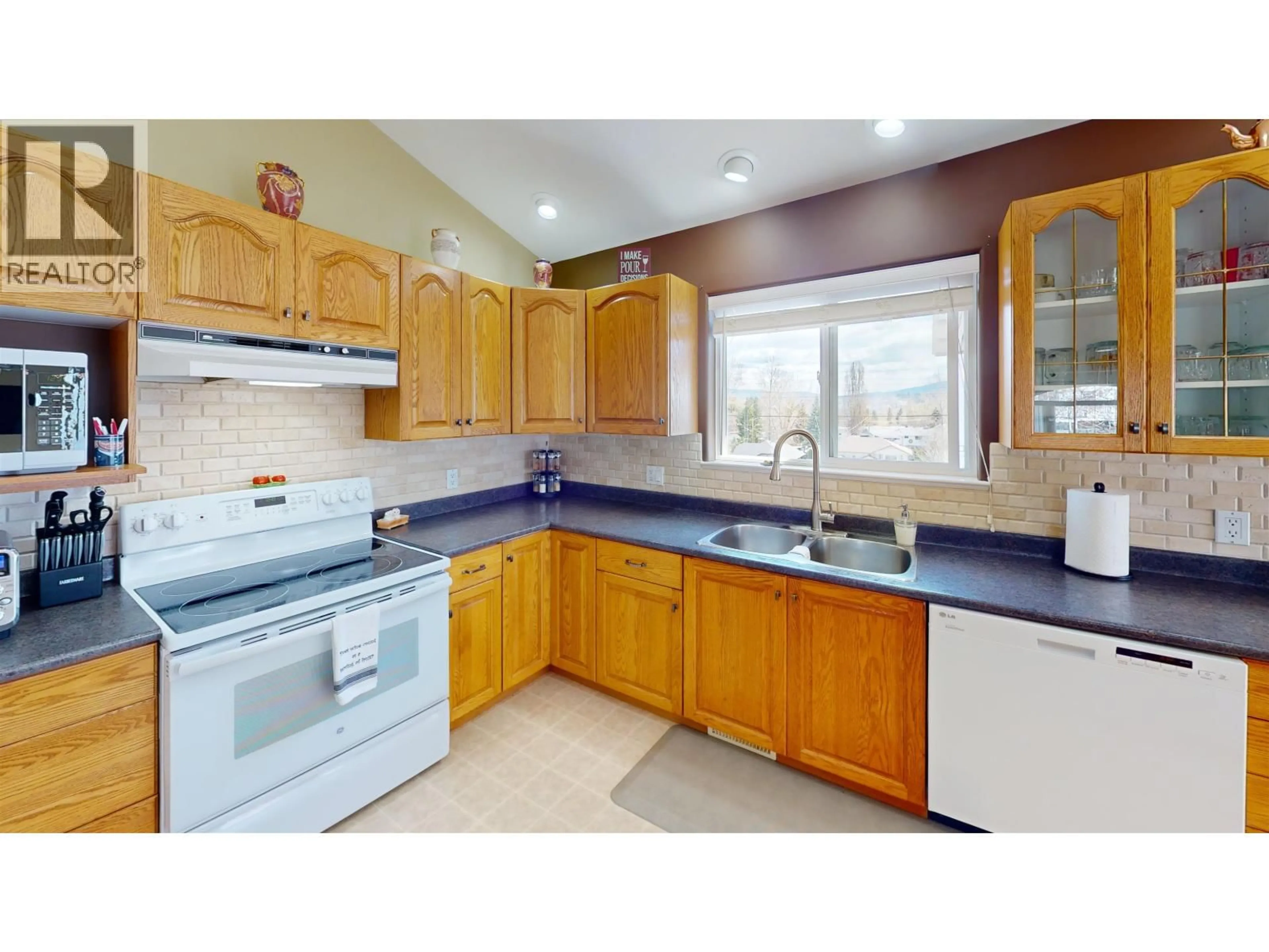 Standard kitchen, ceramic/tile floor for 570 PIERCE CRESCENT, Quesnel British Columbia V2J4X8