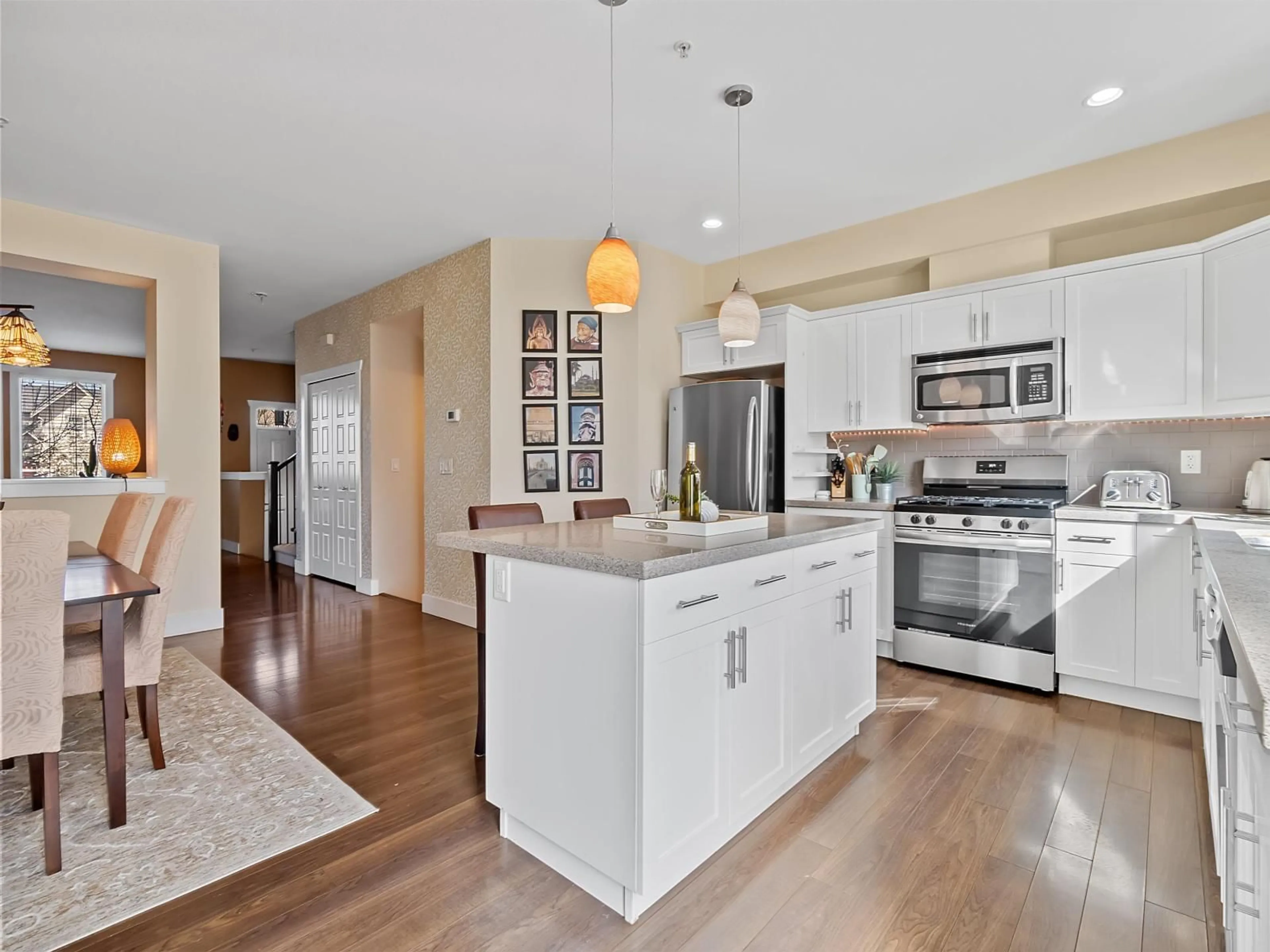 Open concept kitchen, unknown for 21072 80 AVENUE, Langley British Columbia V2Y0H6