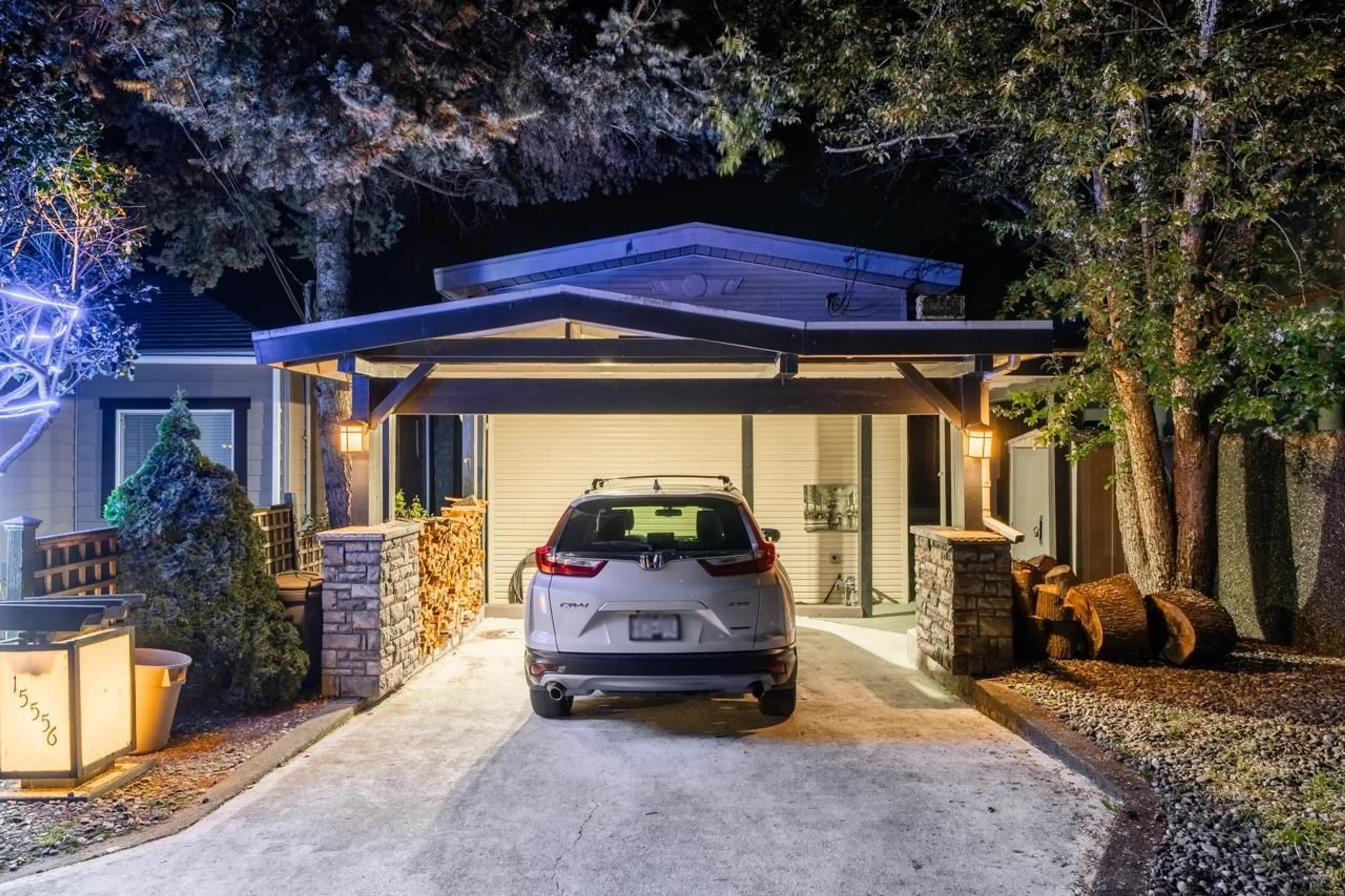 Indoor garage for 15556 COLUMBIA AVENUE, White Rock British Columbia V4B1K4