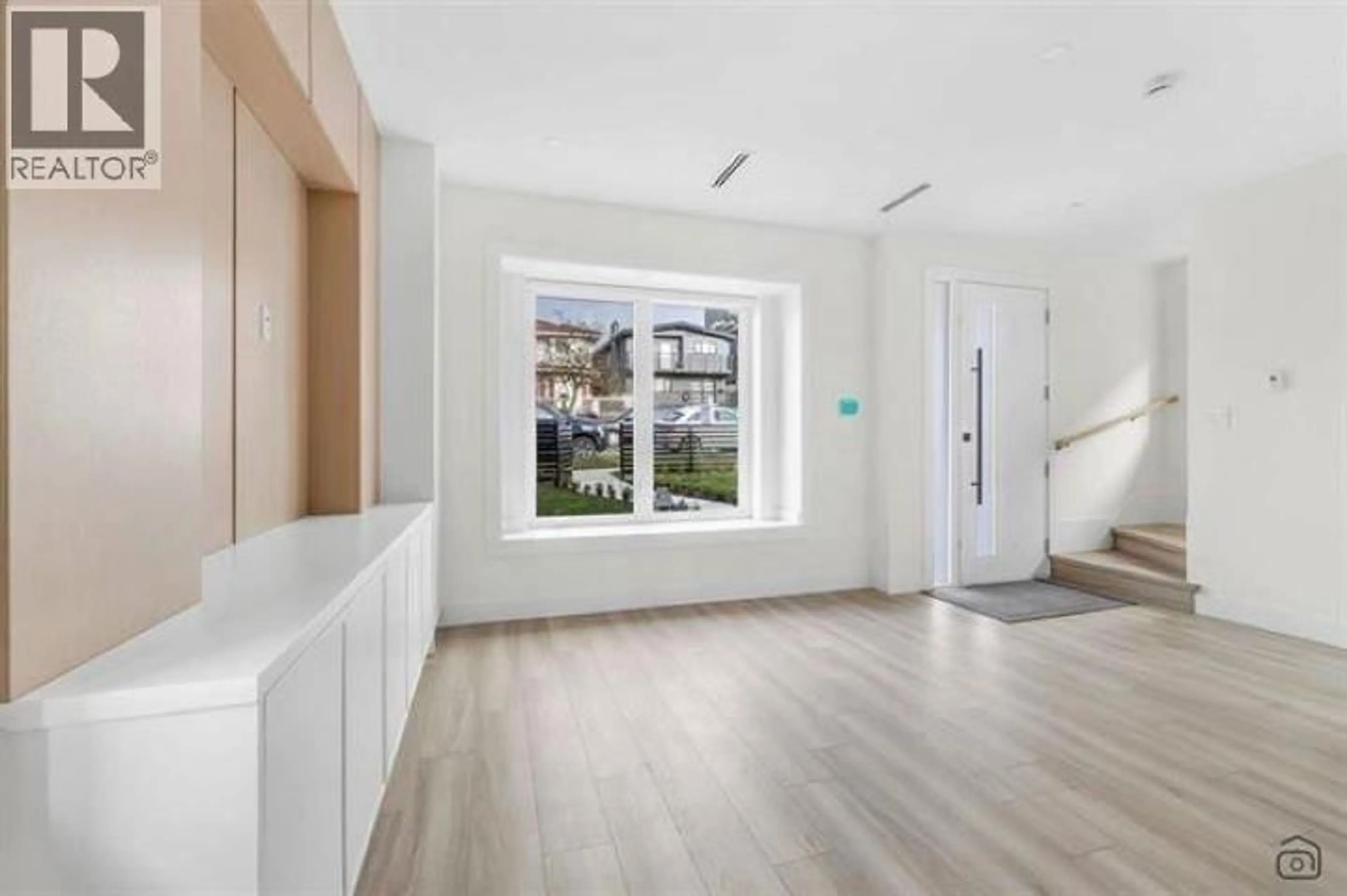 Indoor entryway for 718 62ND AVENUE, Vancouver British Columbia V5X2G5
