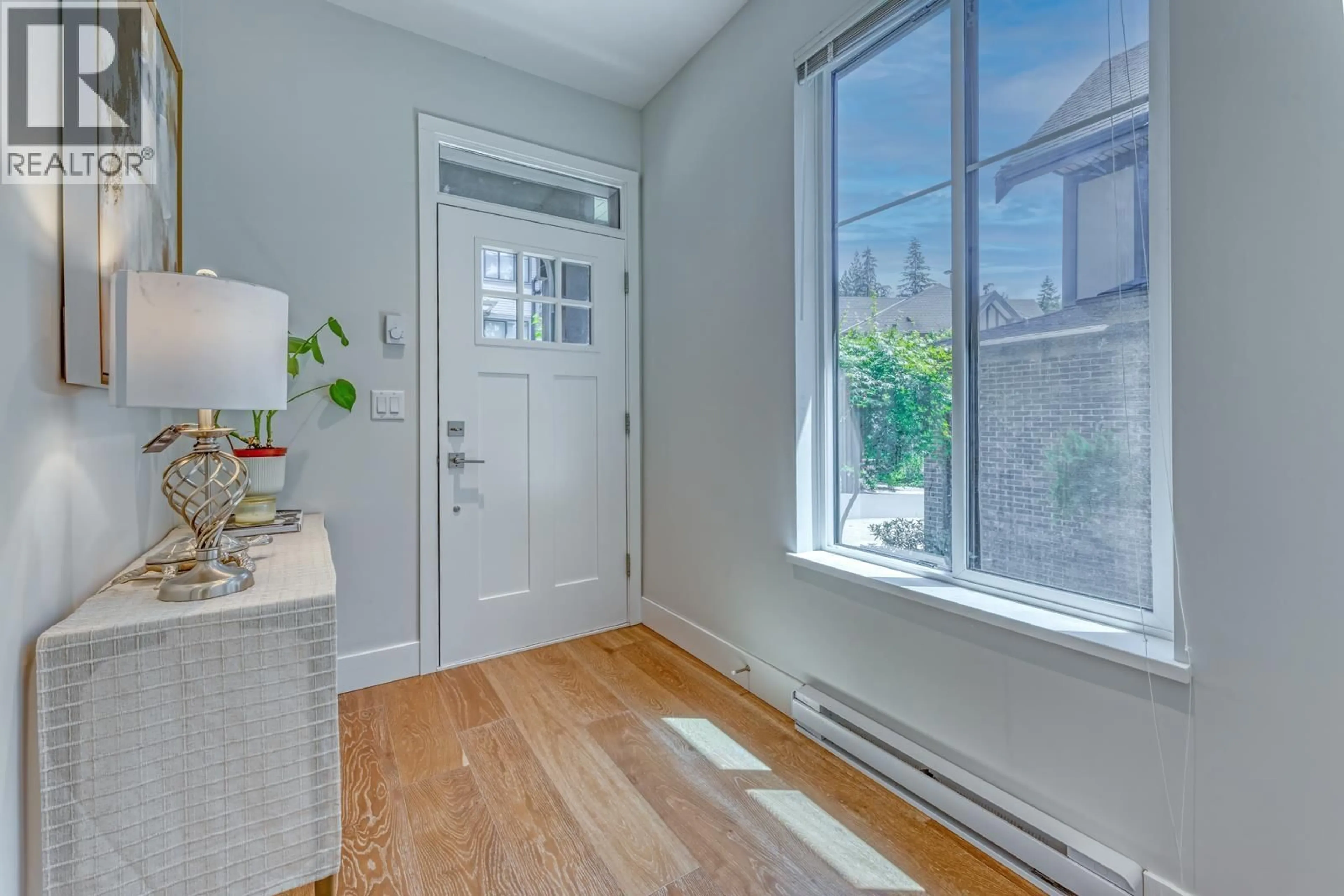 Indoor entryway for 34 - 3306 PRINCETON AVENUE, Coquitlam British Columbia V3E0M9