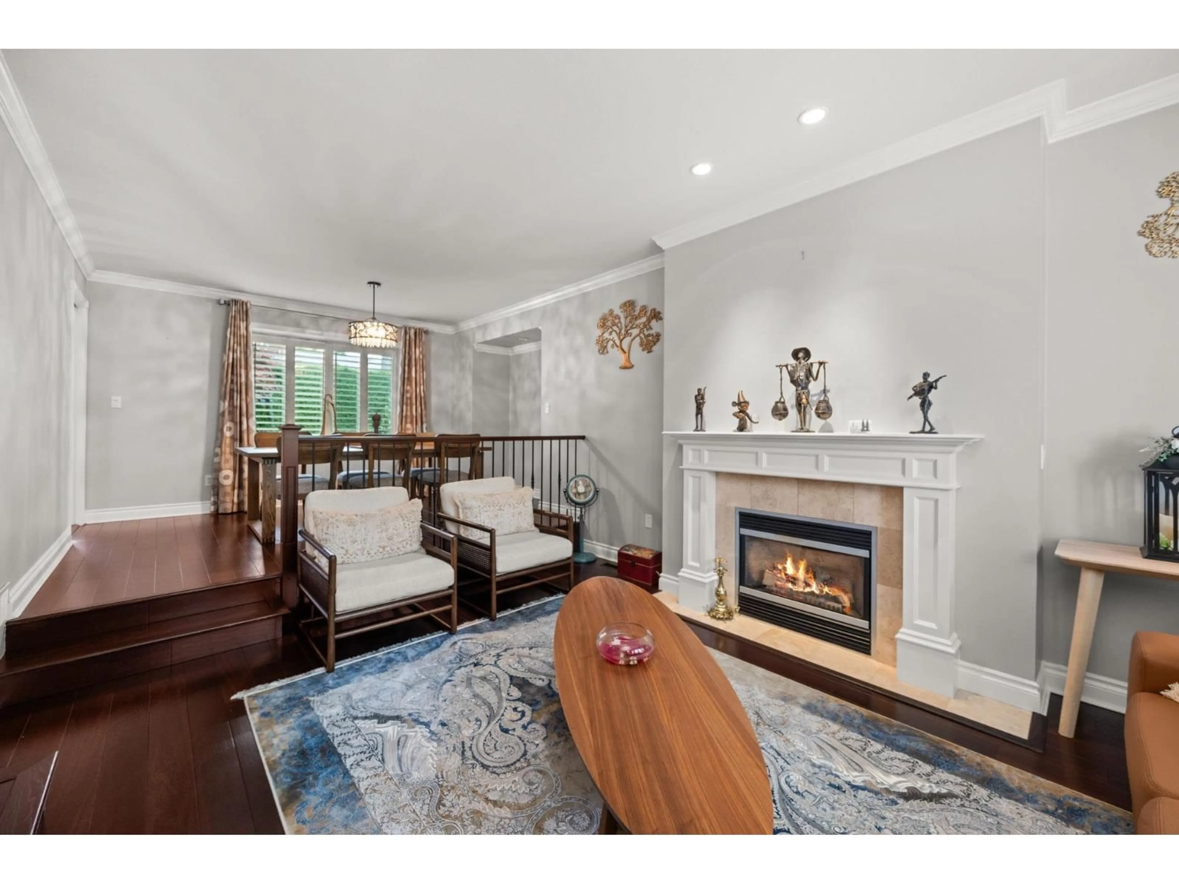 Living room with furniture, unknown for 5976 SOUTHPARK GROVE, Surrey British Columbia V3X2B9