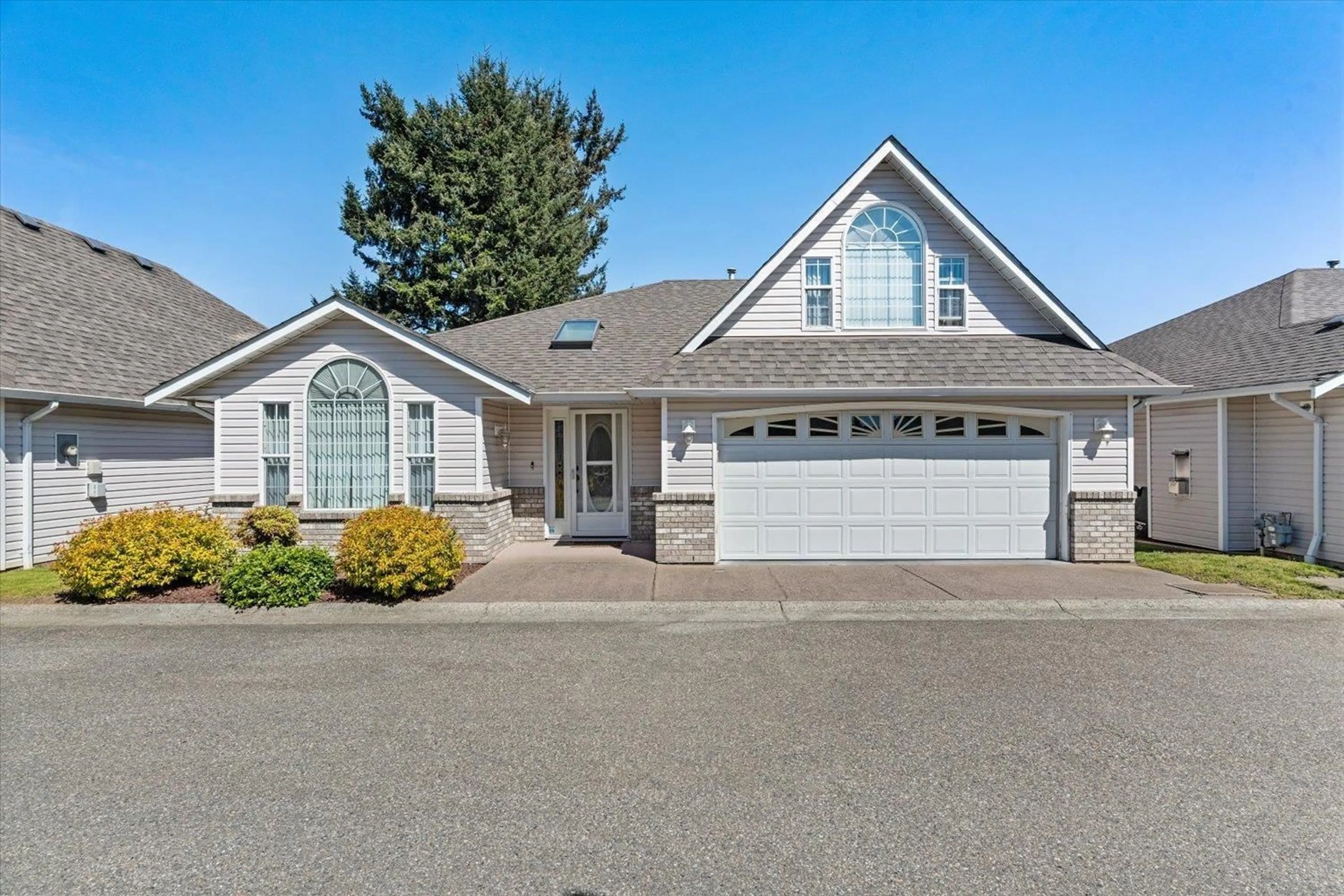 Home with vinyl exterior material, street for 3 - 6336 TYSON ROAD, Chilliwack British Columbia V2R3X7